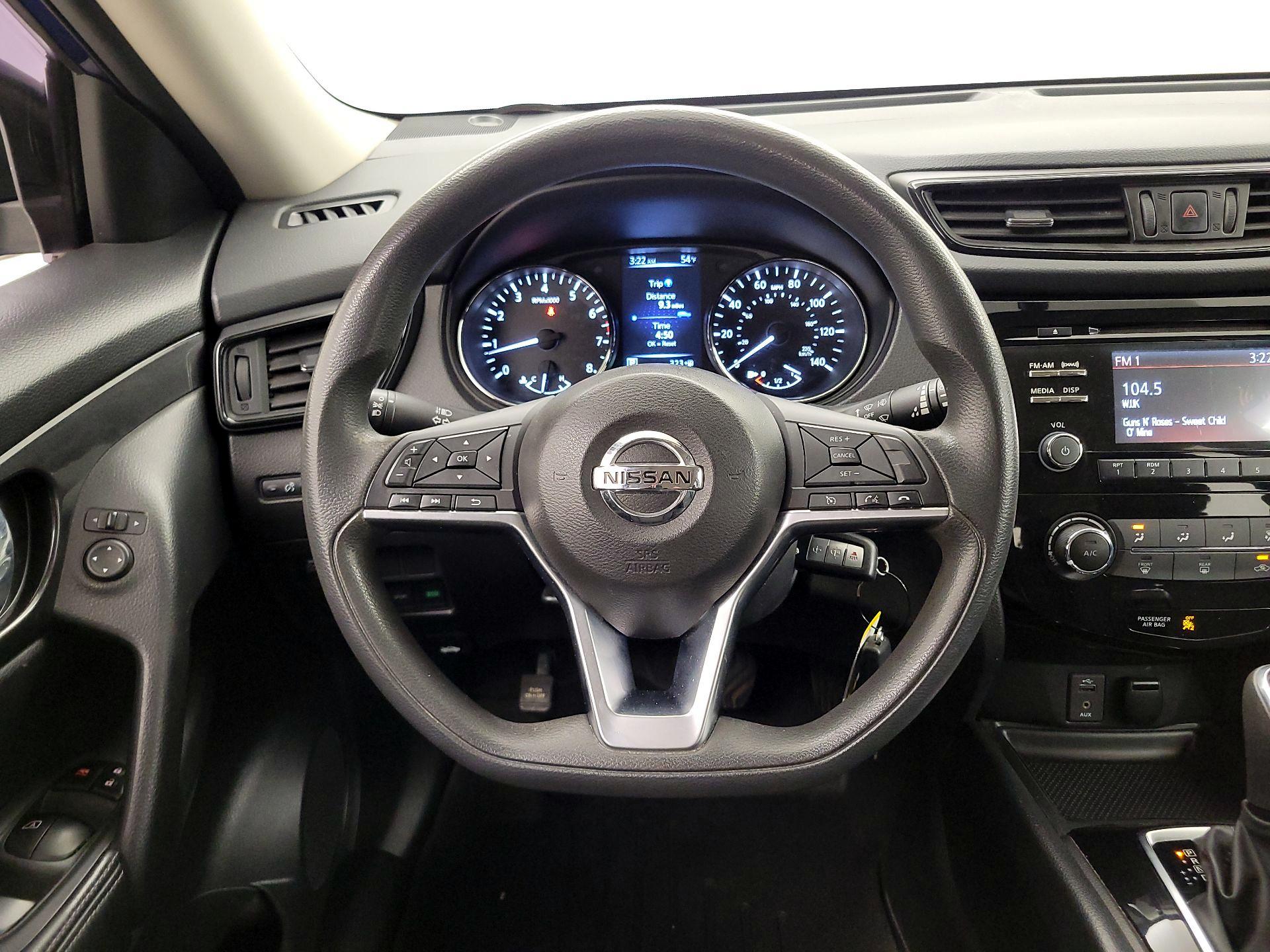 Thumbnail: 2017 Nissan Rogue - 10