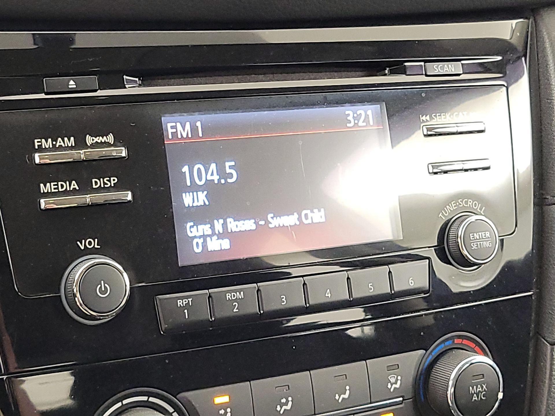 Thumbnail: 2017 Nissan Rogue - 15