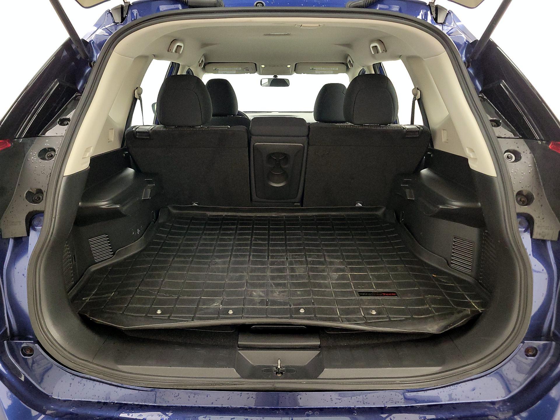 Thumbnail: 2017 Nissan Rogue - 20