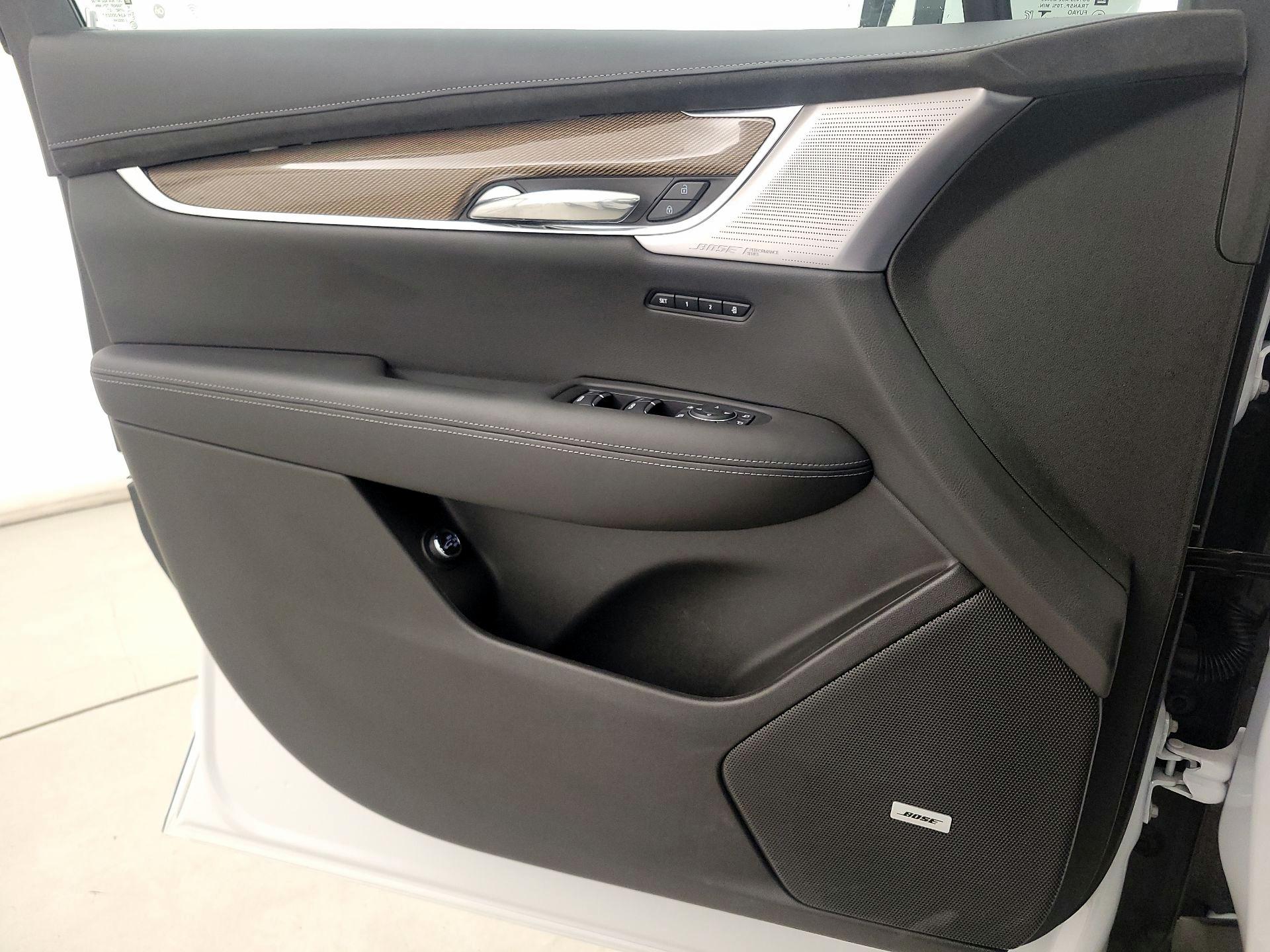 Thumbnail: 2023 Cadillac XT6 - 12