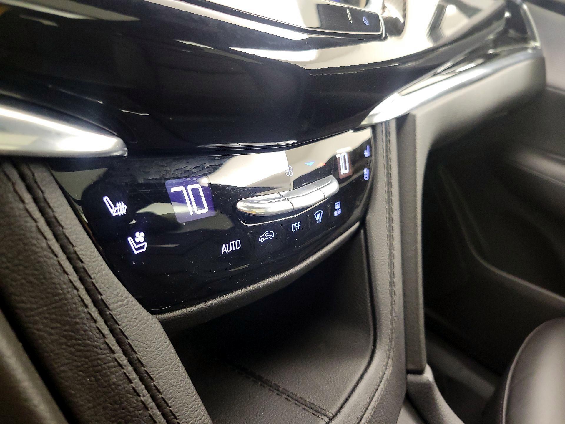 Thumbnail: 2023 Cadillac XT6 - 17