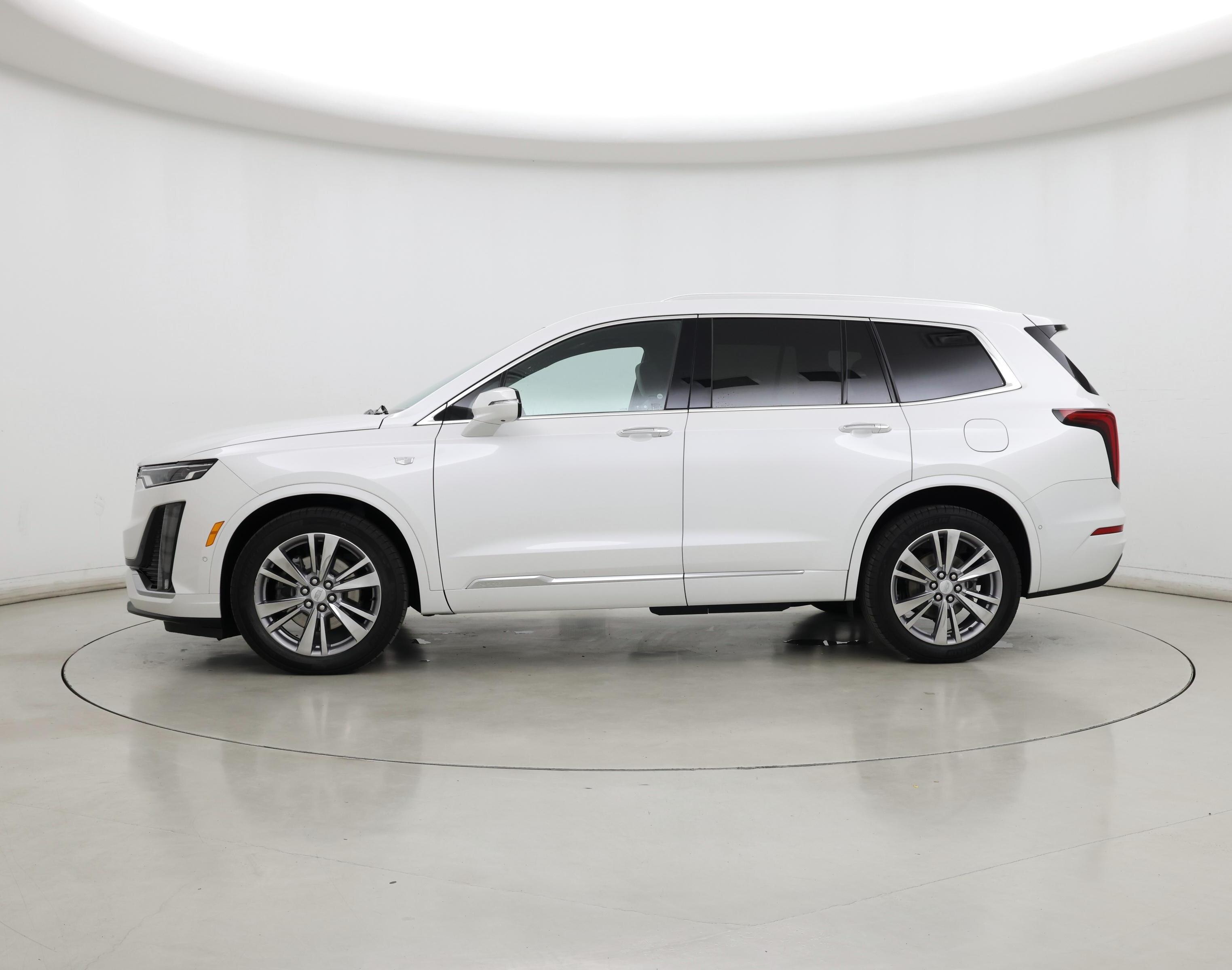 Thumbnail: 2023 Cadillac XT6 - 3