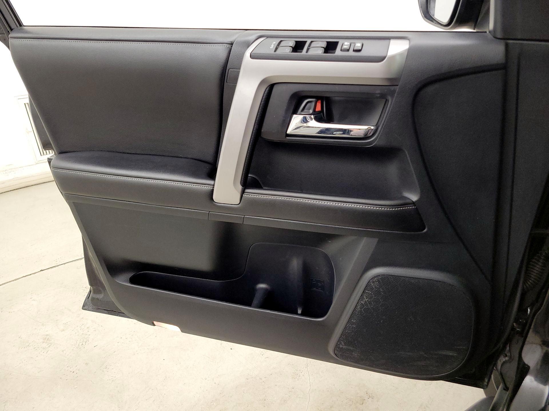 Thumbnail: 2015 Toyota 4Runner - 12