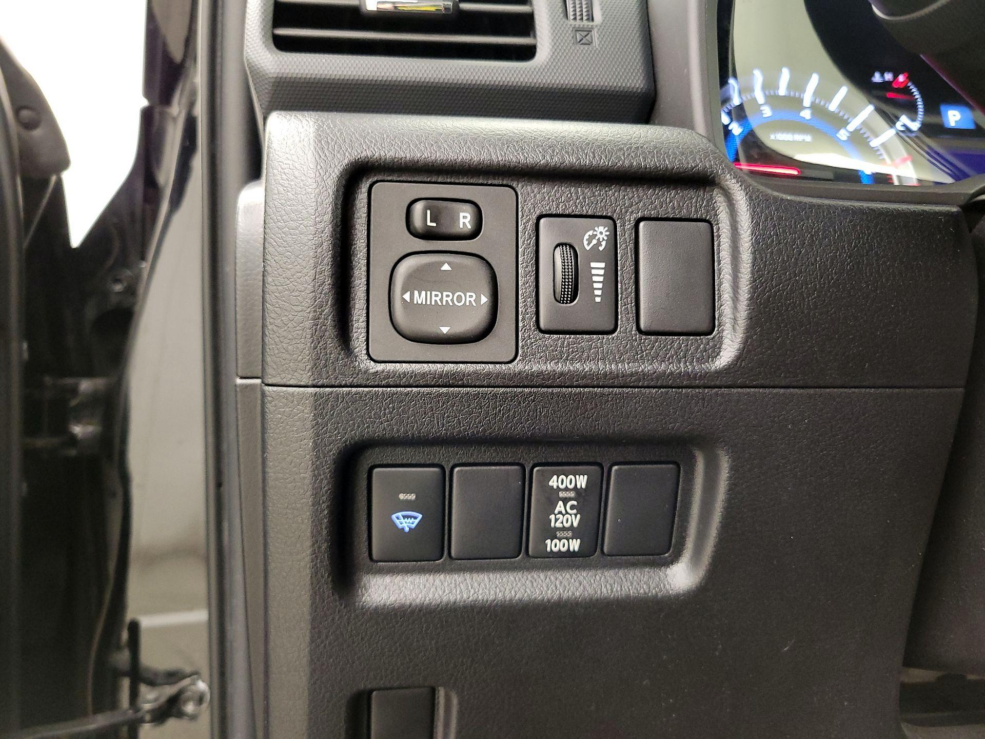 Thumbnail: 2015 Toyota 4Runner - 13