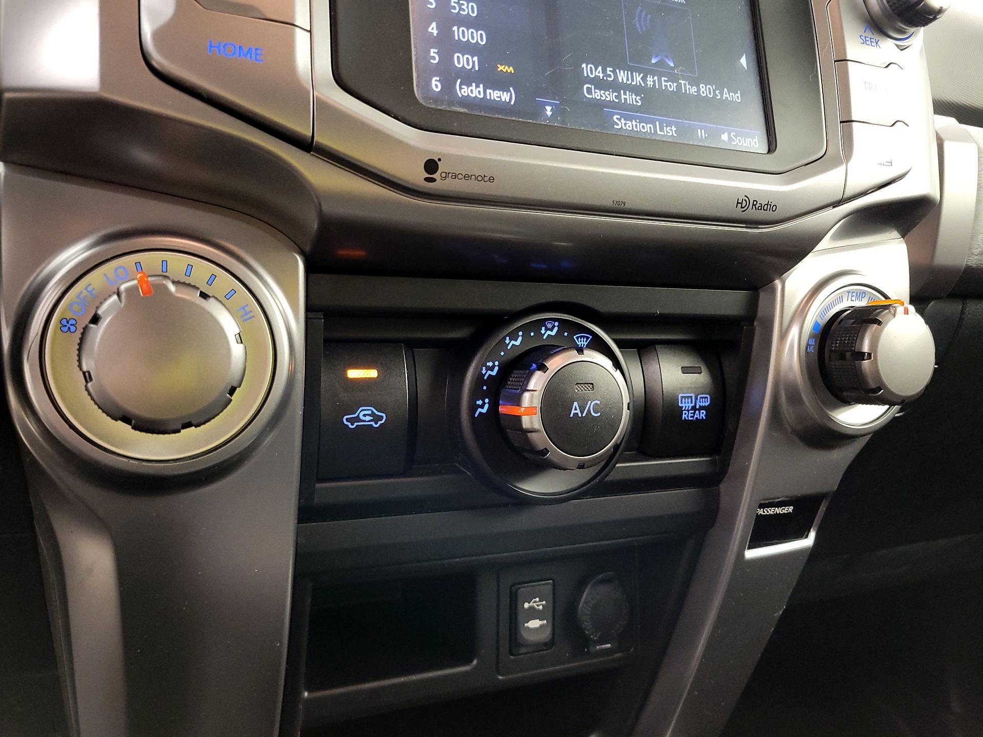 Thumbnail: 2015 Toyota 4Runner - 17