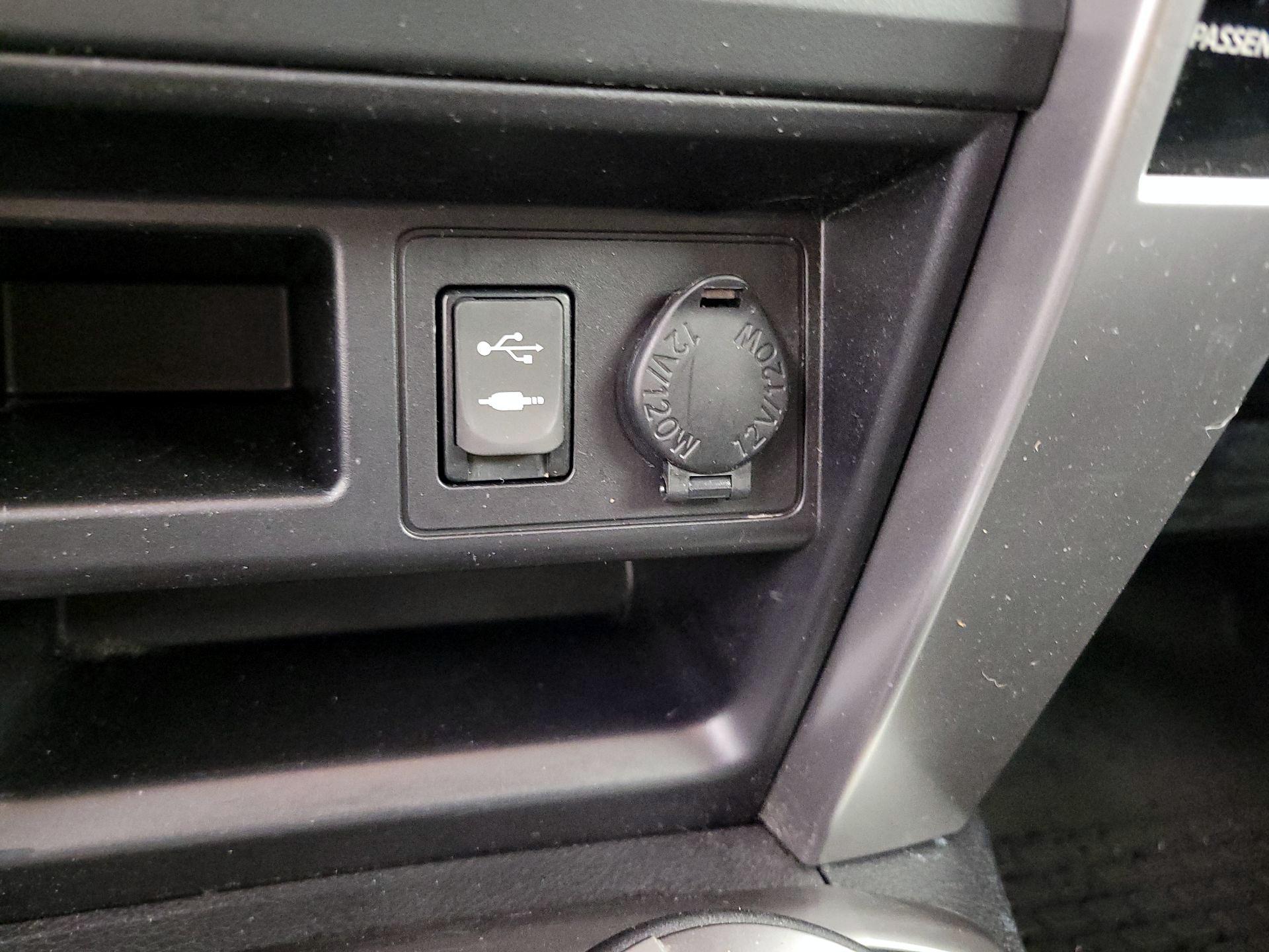 Thumbnail: 2015 Toyota 4Runner - 19