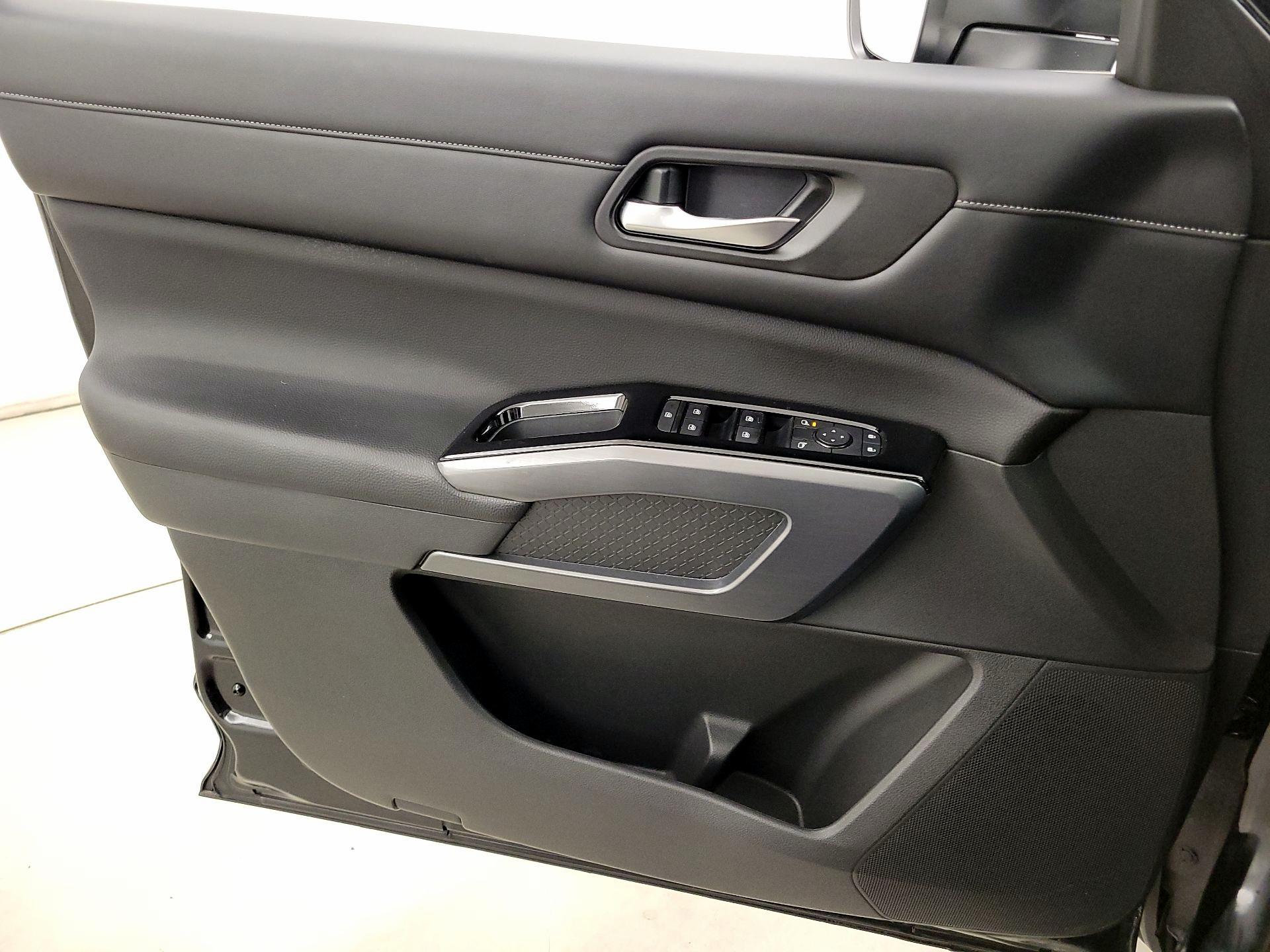 Thumbnail: 2023 Nissan Pathfinder - 12