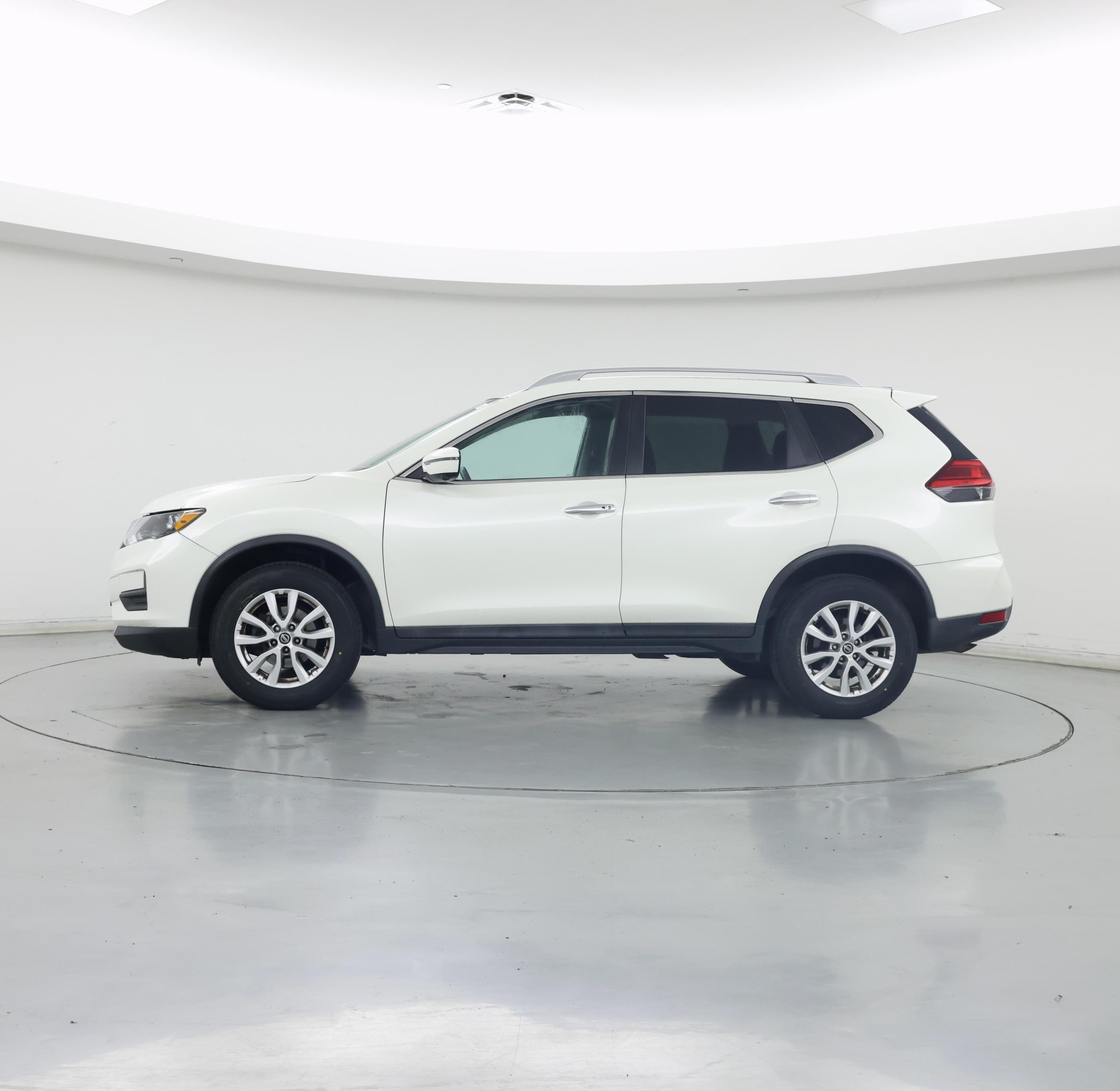 Thumbnail: 2017 Nissan Rogue - 3