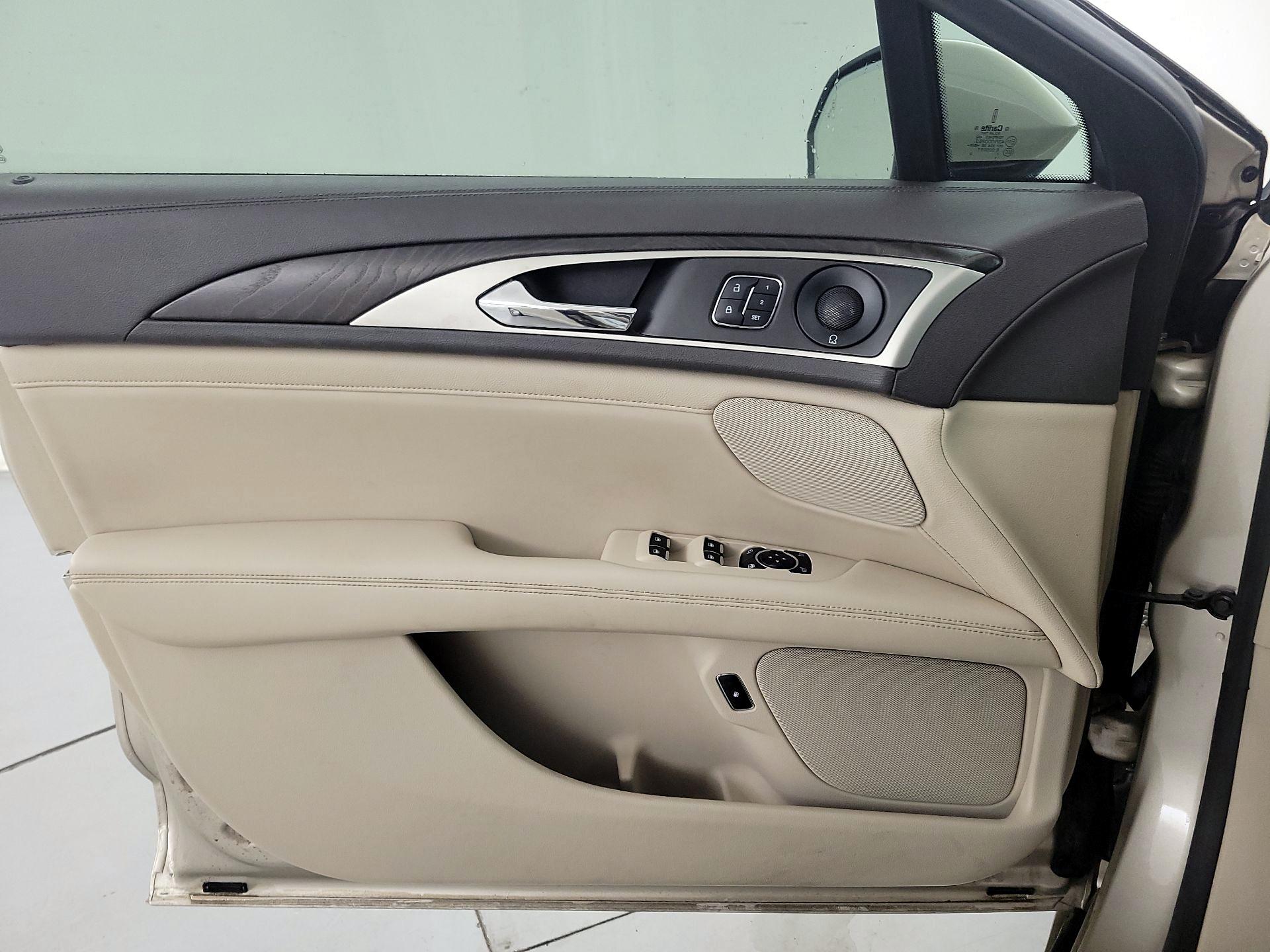 Thumbnail: 2017 Lincoln MKZ - 12