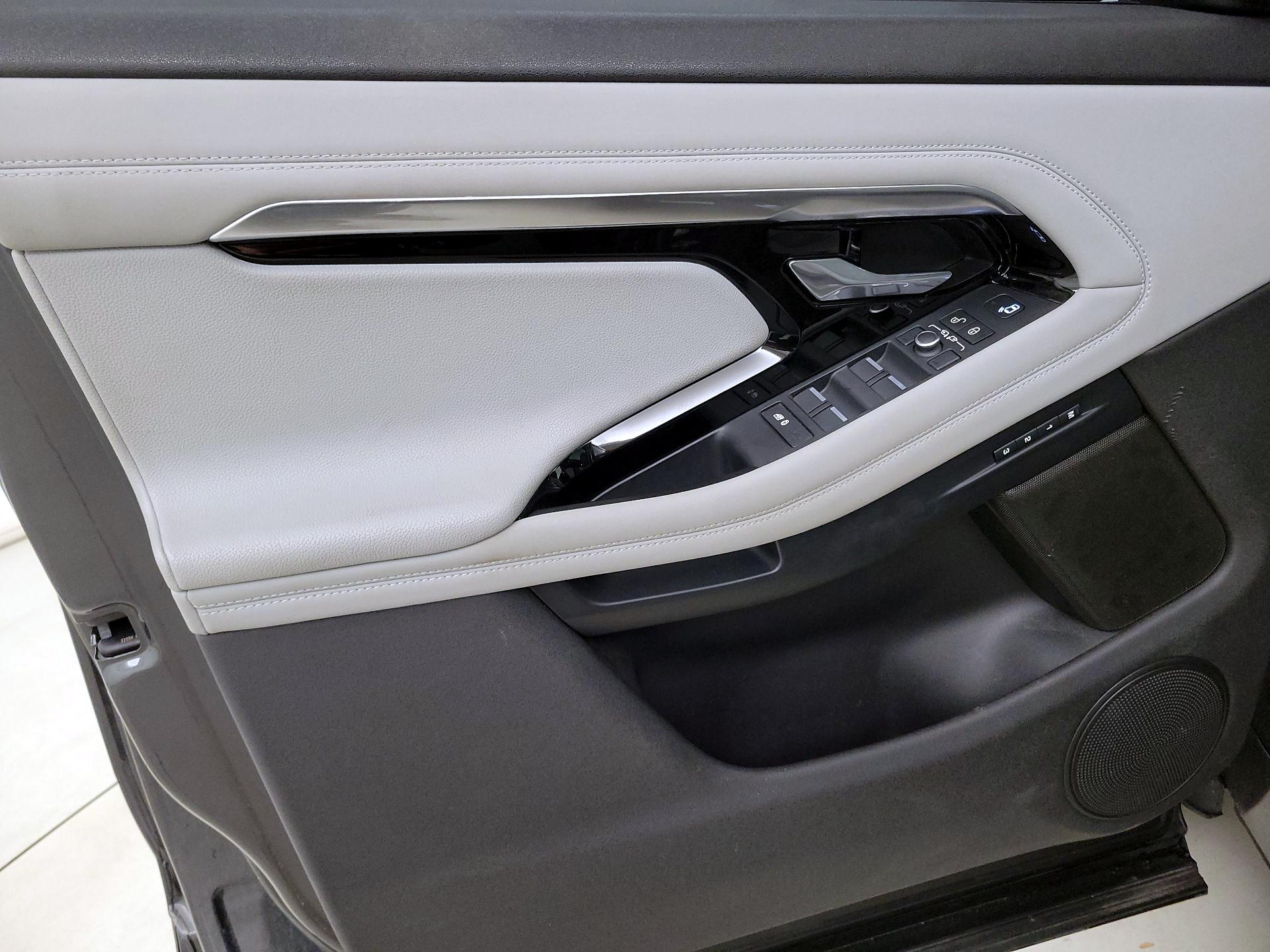 Thumbnail: 2020 Land Rover Range Rover Evoque - 12