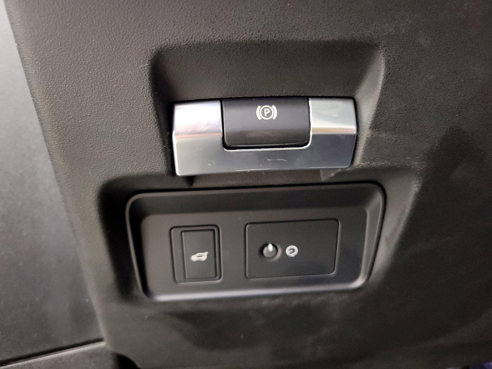 Thumbnail: 2020 Land Rover Range Rover Evoque - 13