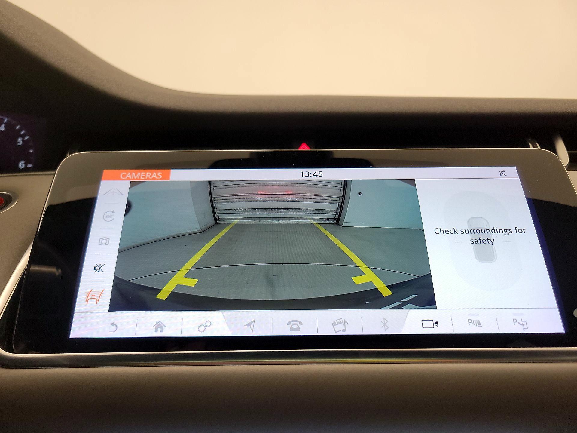 Thumbnail: 2020 Land Rover Range Rover Evoque - 15