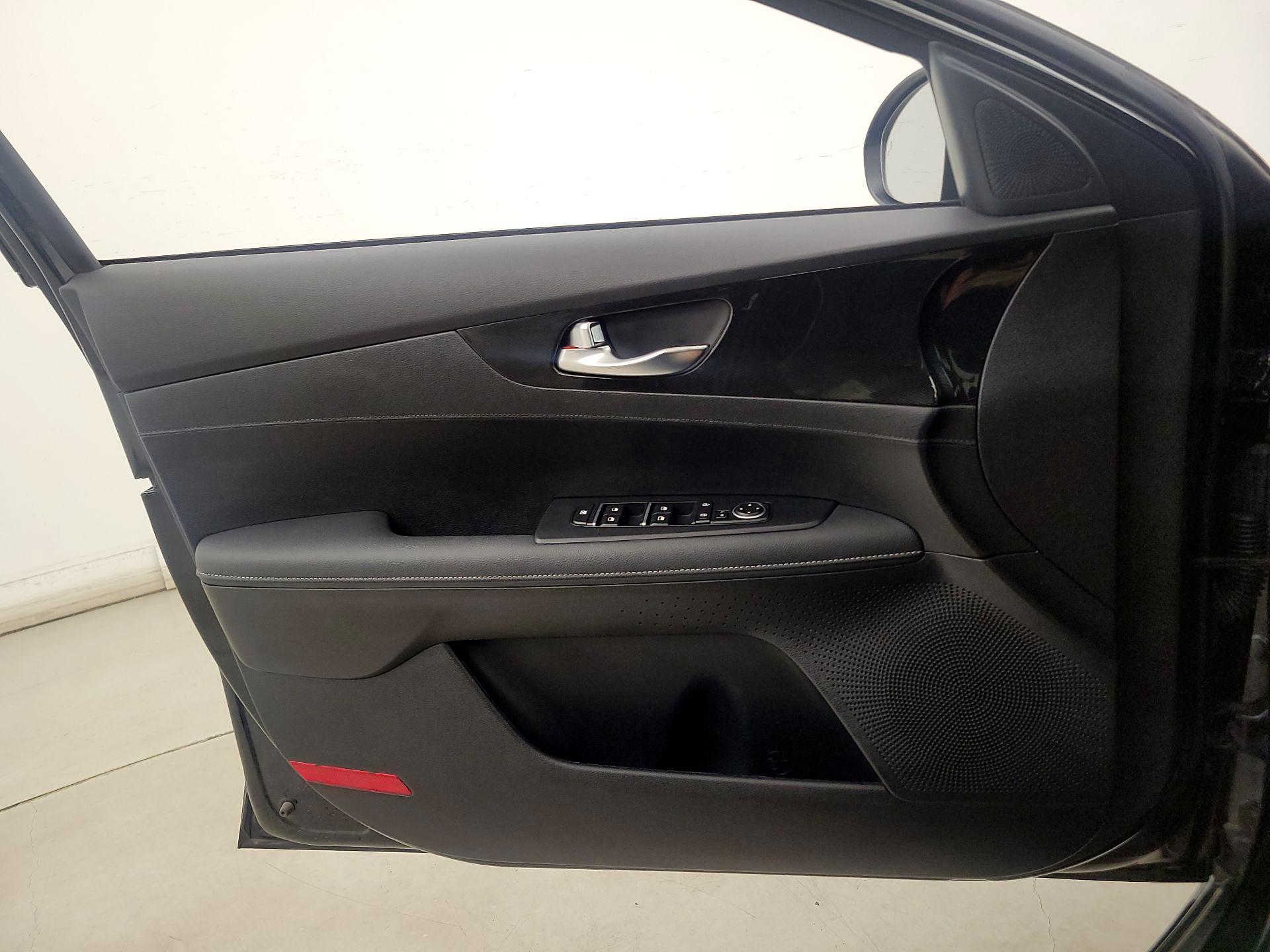 Thumbnail: 2024 Kia Forte - 12