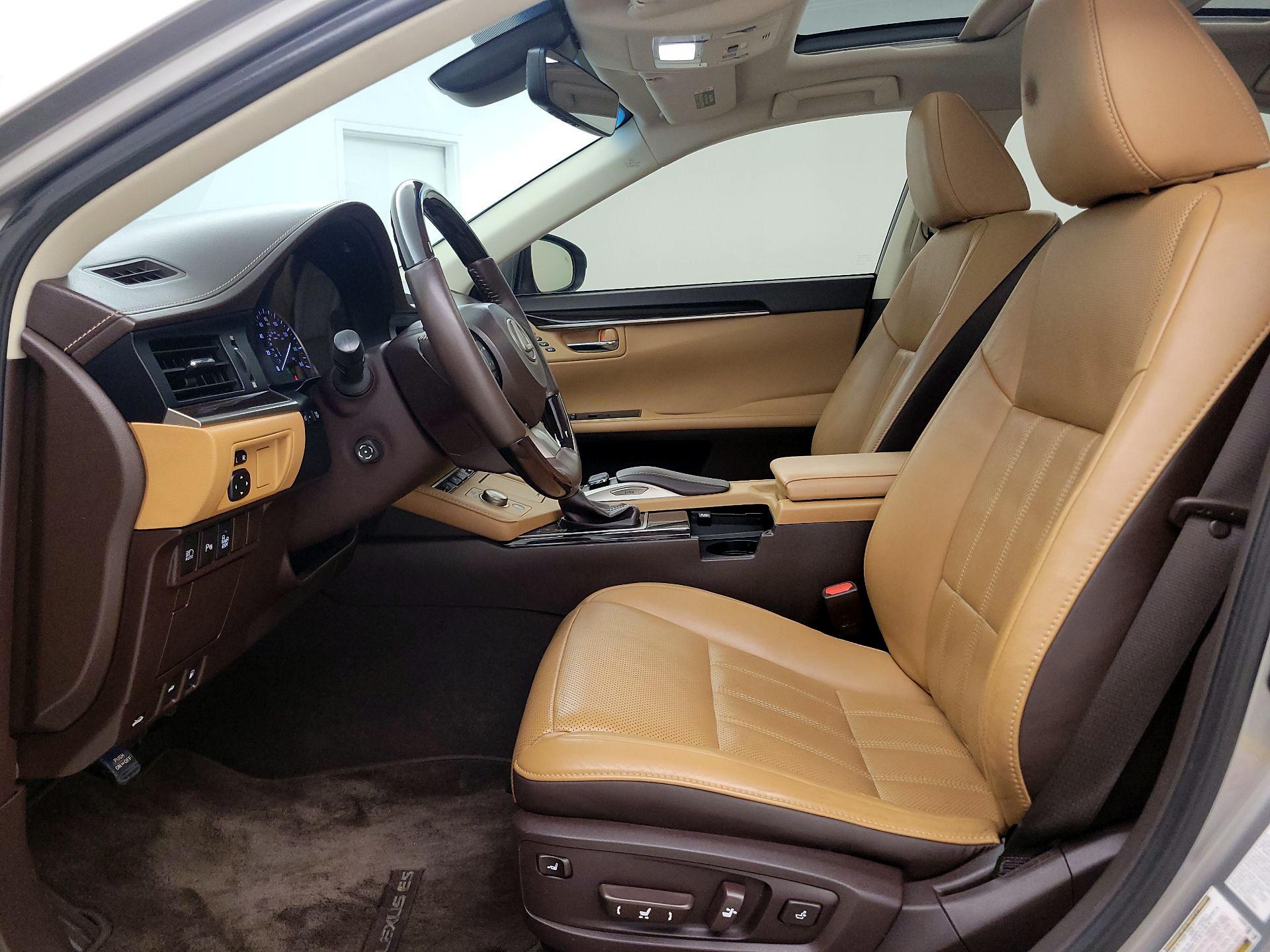 Thumbnail: 2016 Lexus ES - 11