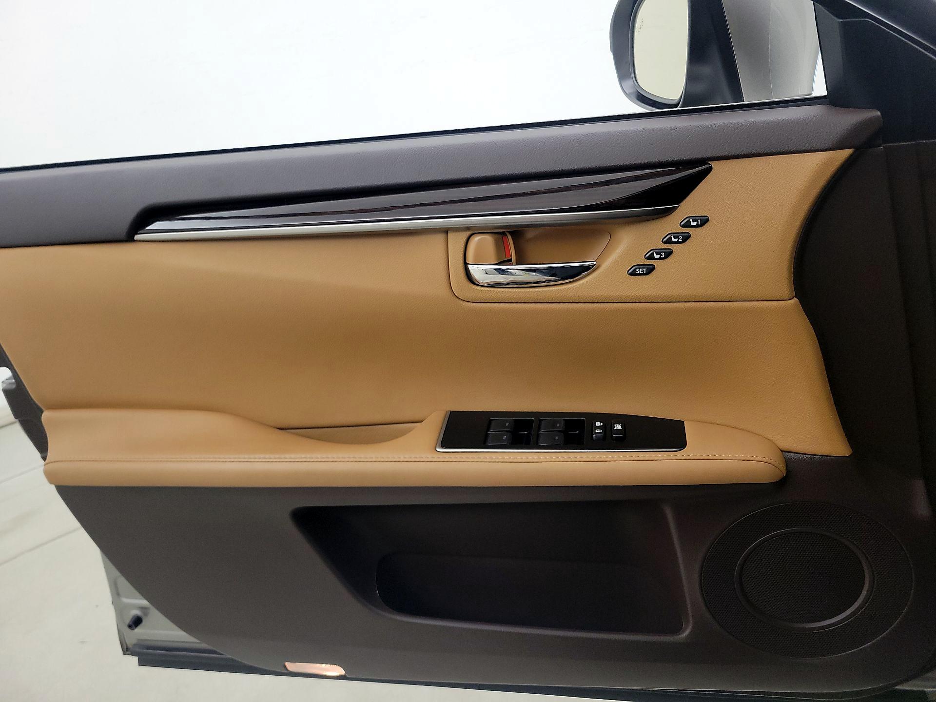 Thumbnail: 2016 Lexus ES - 12