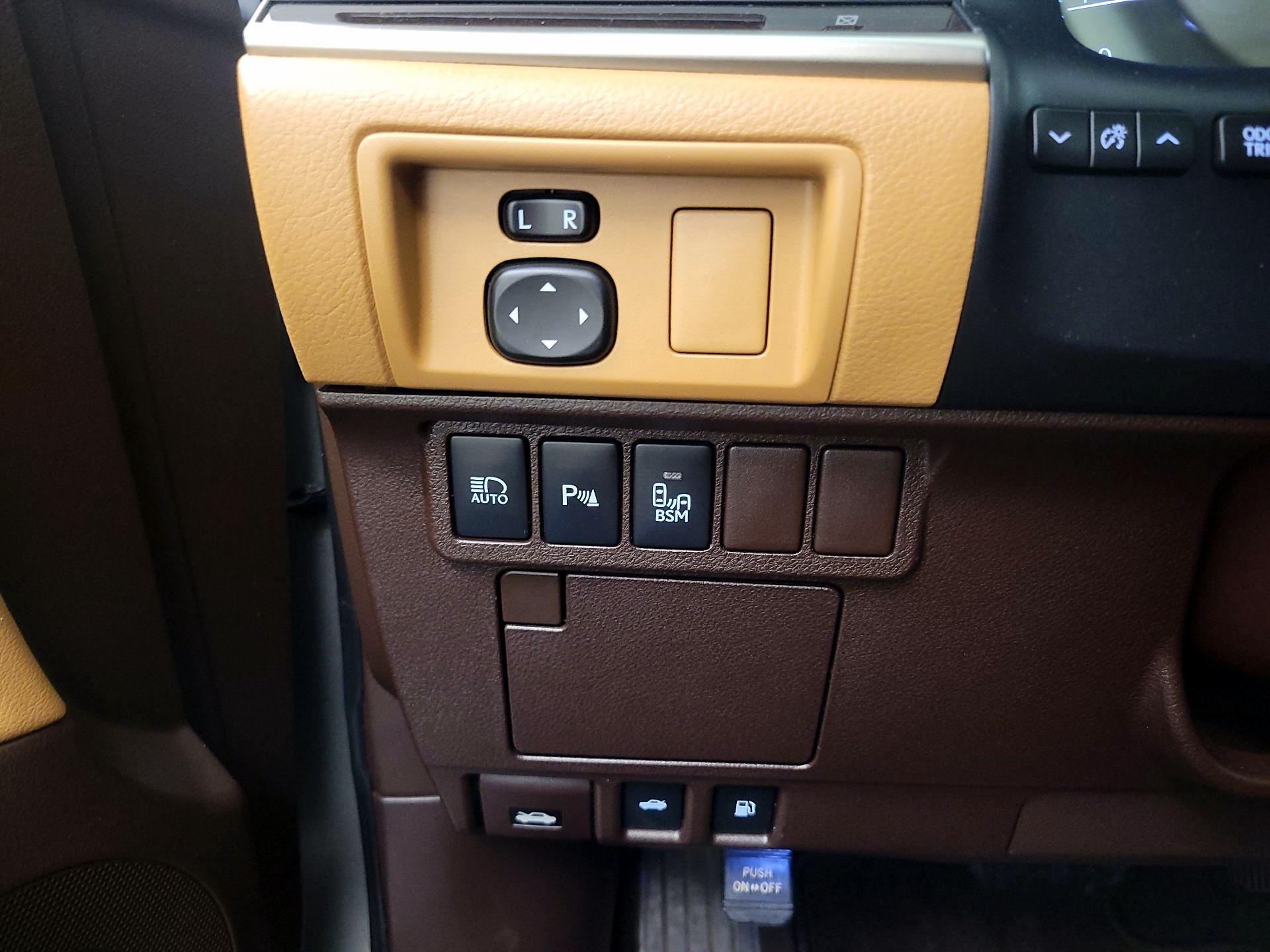 Thumbnail: 2016 Lexus ES - 13