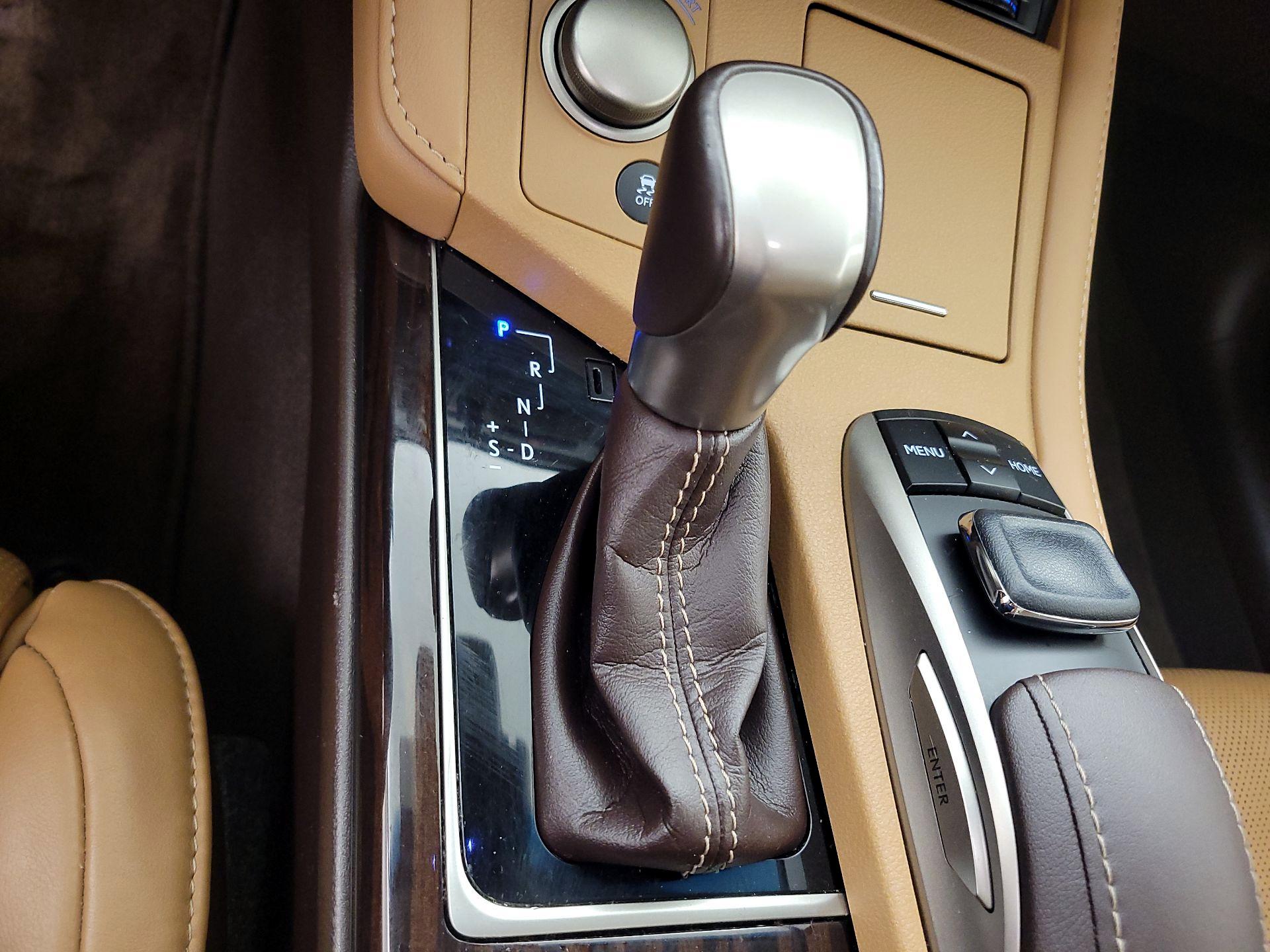 Thumbnail: 2016 Lexus ES - 18