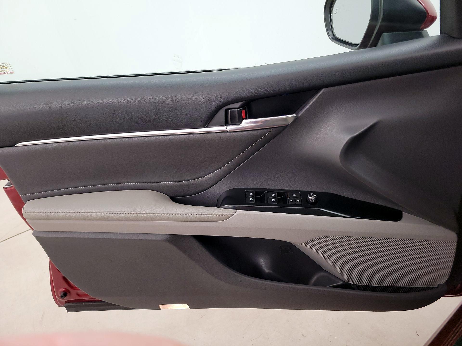 Thumbnail: 2018 Toyota Camry - 12