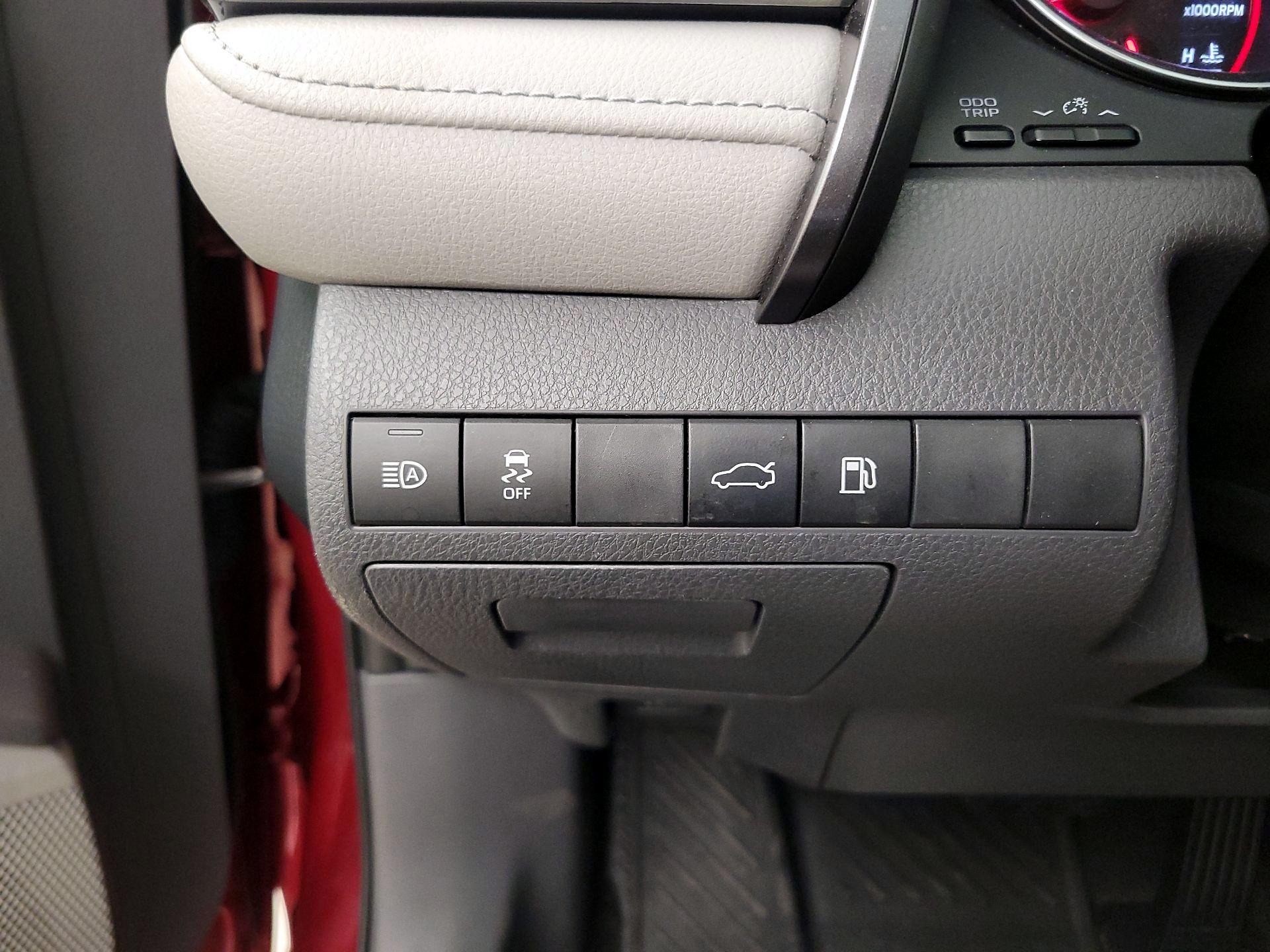 Thumbnail: 2018 Toyota Camry - 13