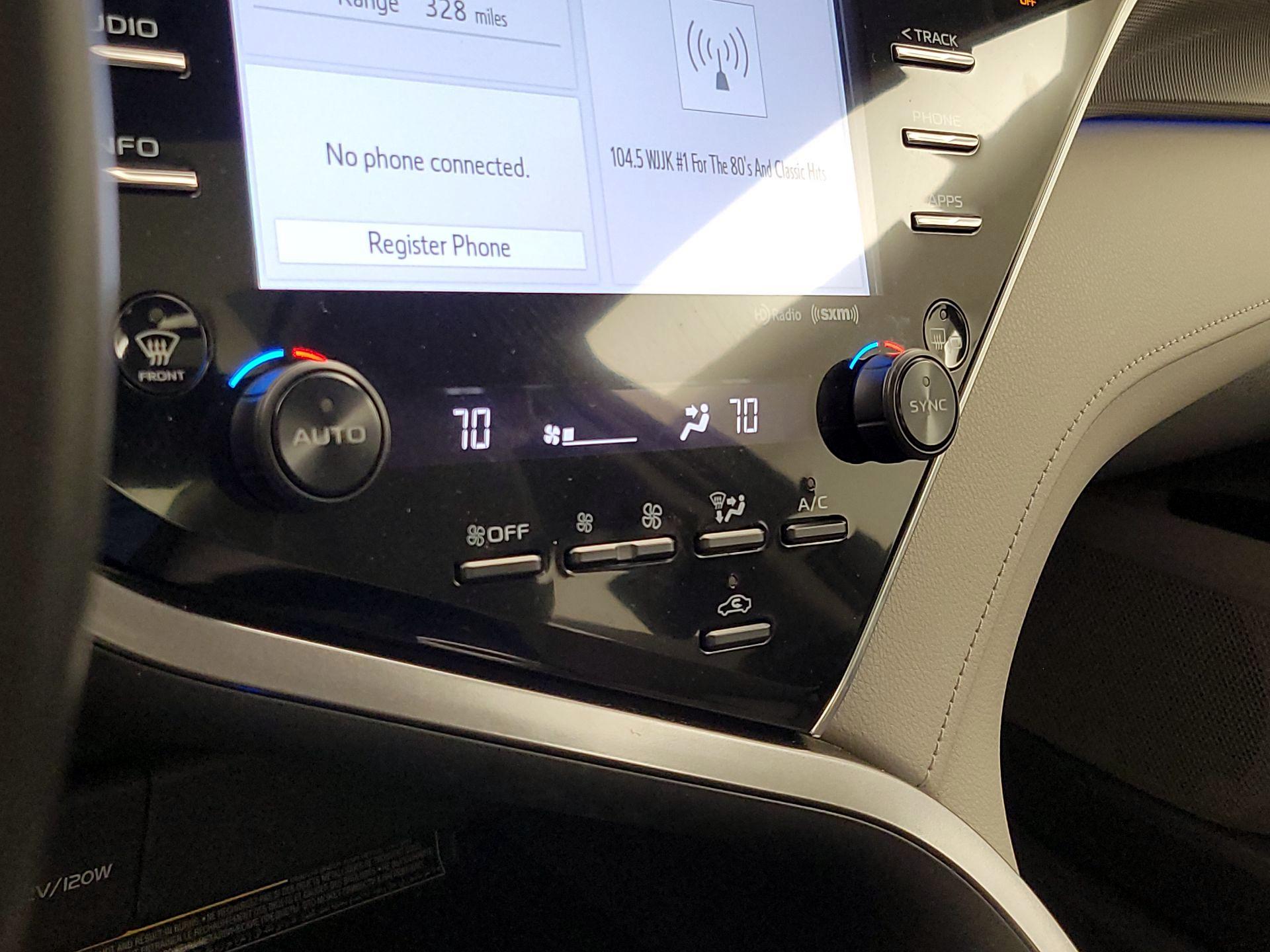 Thumbnail: 2018 Toyota Camry - 16