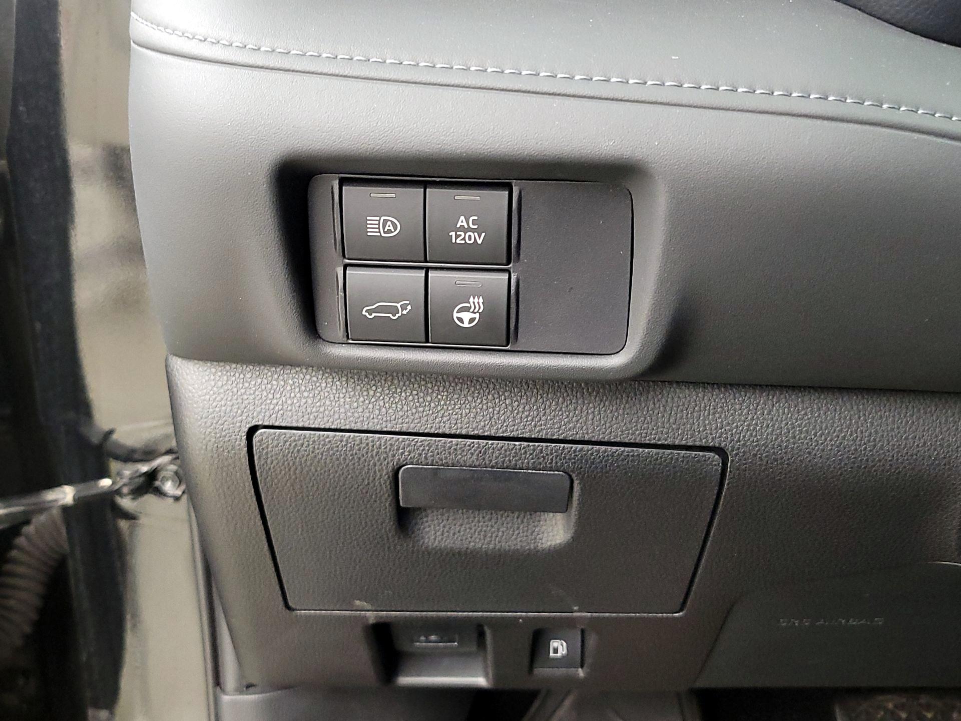 Thumbnail: 2020 Toyota Highlander - 13