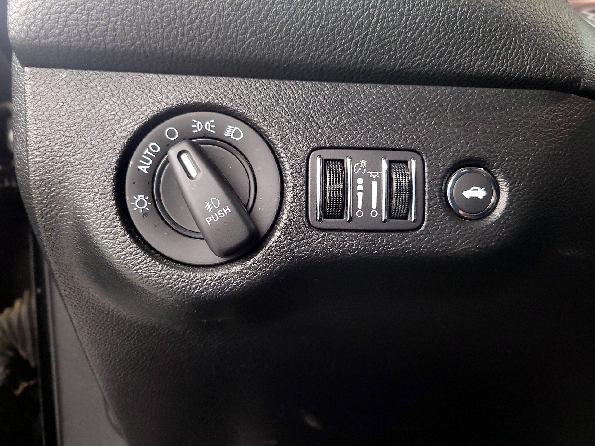 Thumbnail: 2019 Dodge Challenger - 13