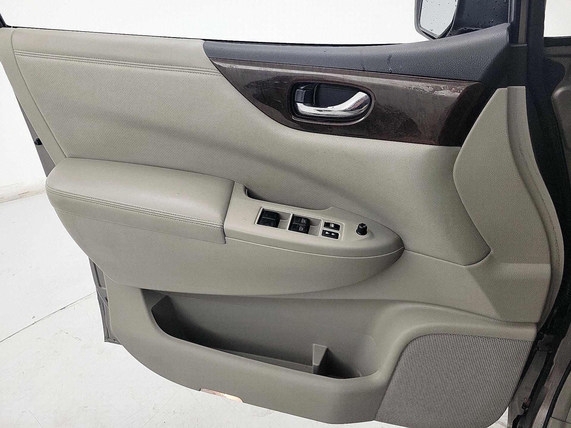 Thumbnail: 2017 Nissan Quest - 12