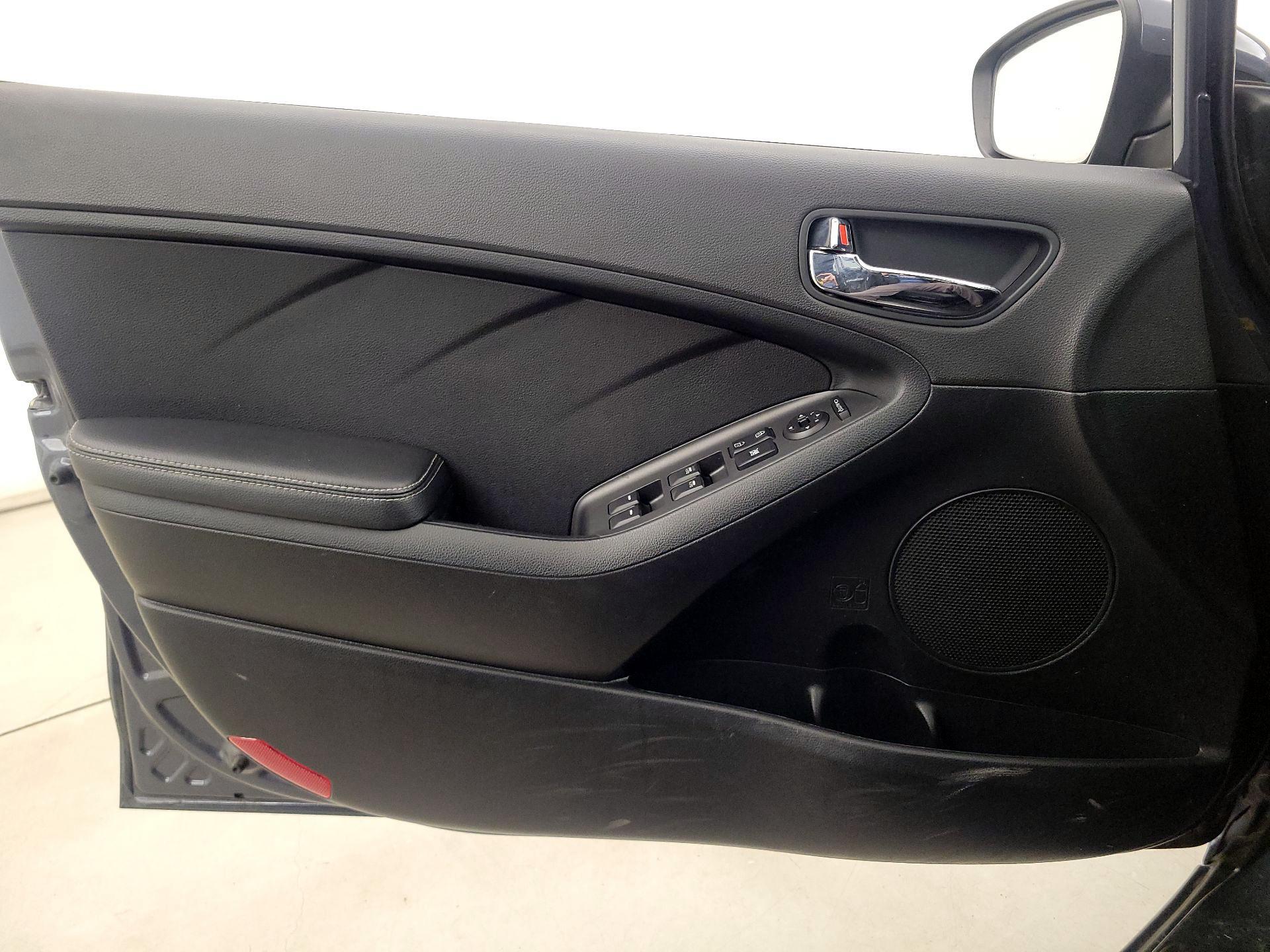 Thumbnail: 2016 Kia Forte - 12