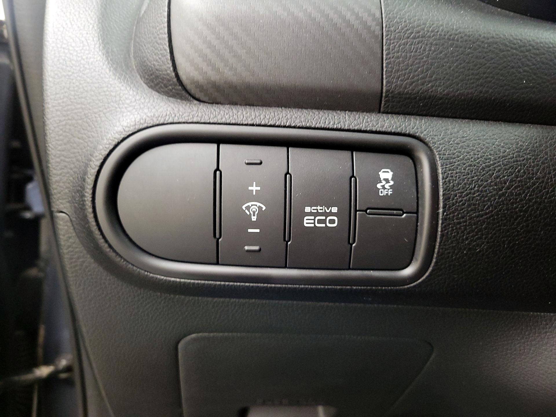 Thumbnail: 2016 Kia Forte - 13