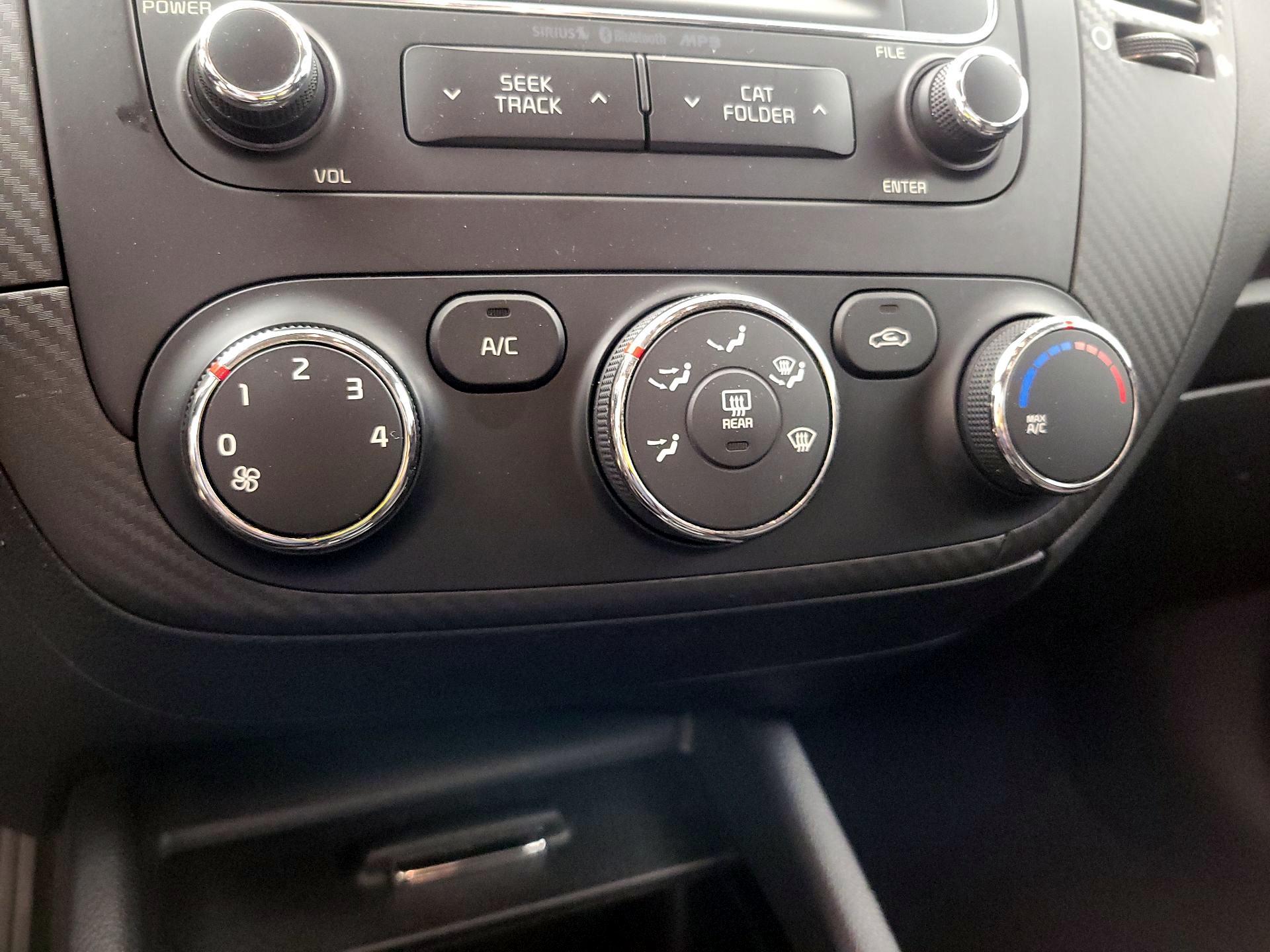 Thumbnail: 2016 Kia Forte - 16