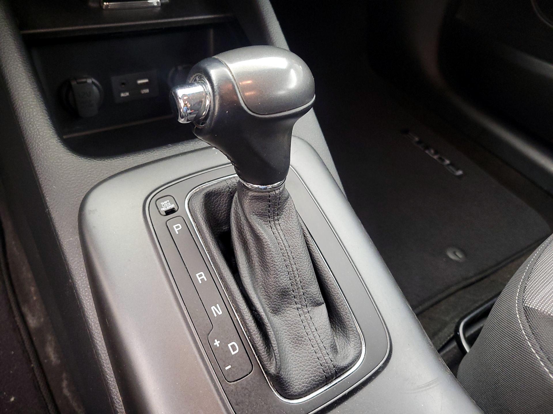 Thumbnail: 2016 Kia Forte - 17