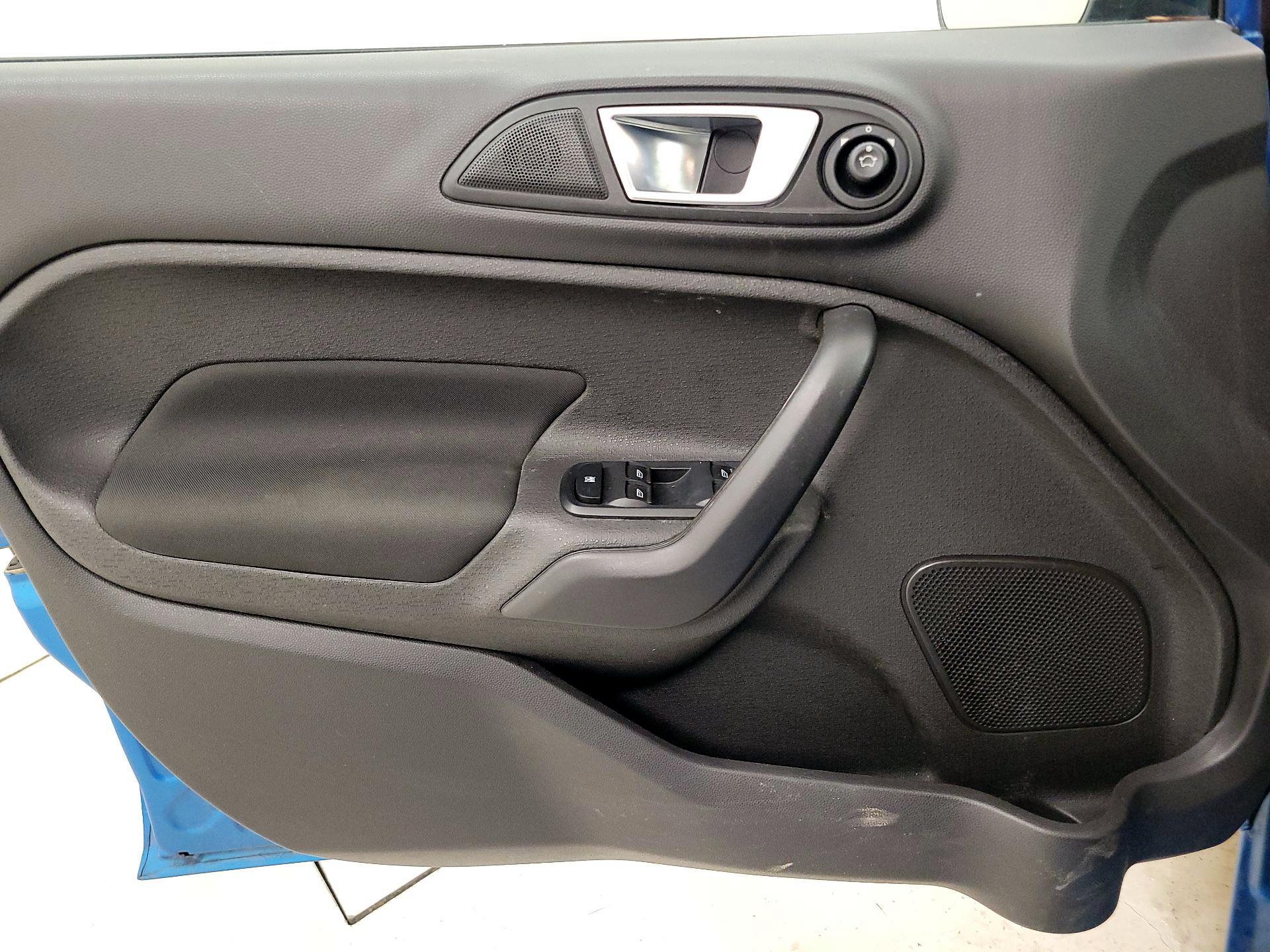 Thumbnail: 2016 Ford Fiesta - 12