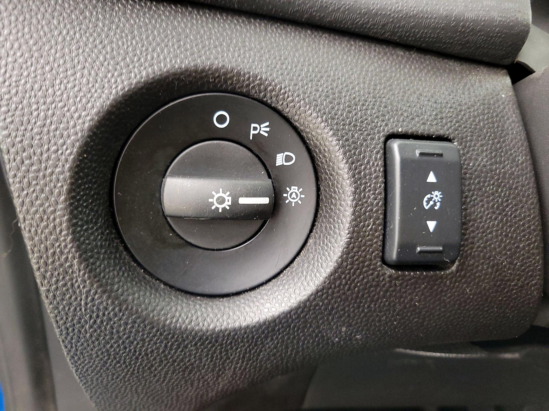 Thumbnail: 2016 Ford Fiesta - 13