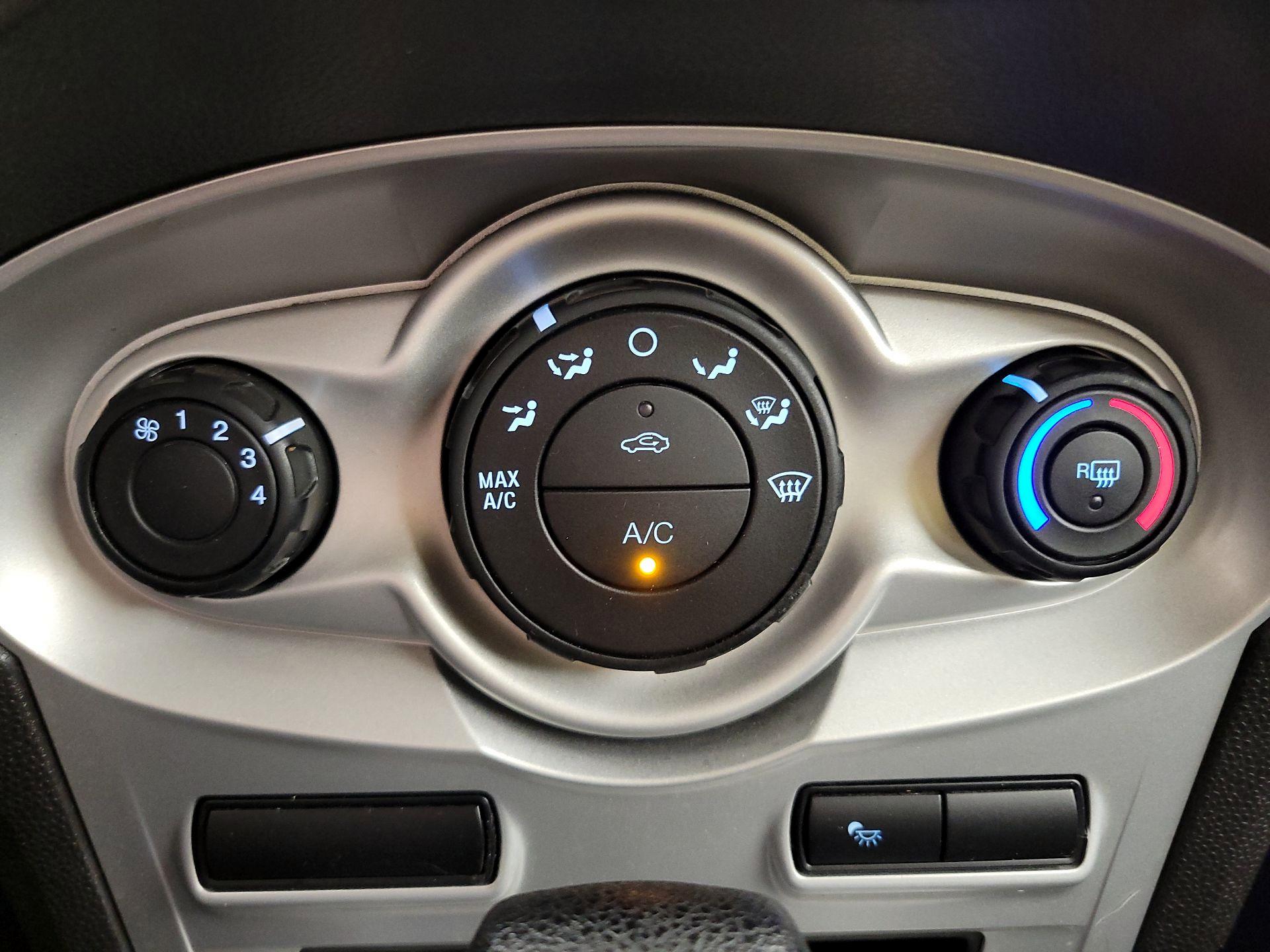 Thumbnail: 2016 Ford Fiesta - 15