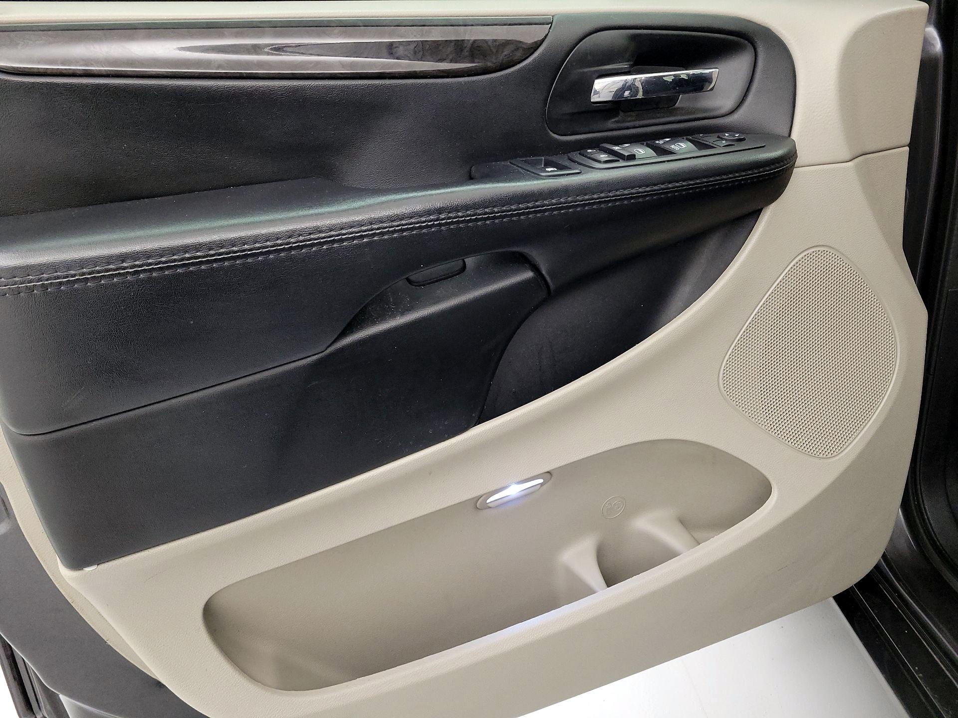 Thumbnail: 2018 Dodge Grand Caravan - 12