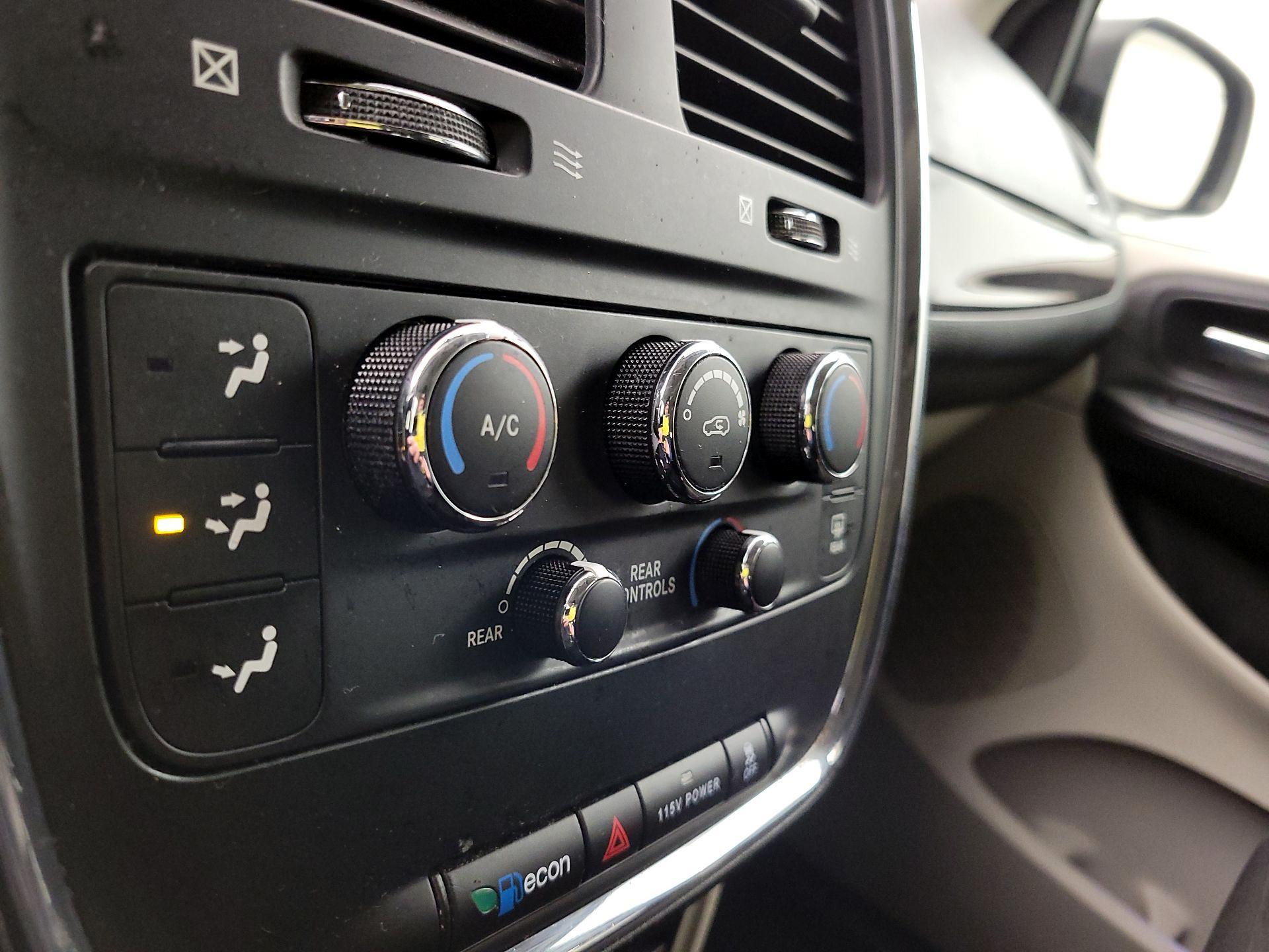 Thumbnail: 2018 Dodge Grand Caravan - 16