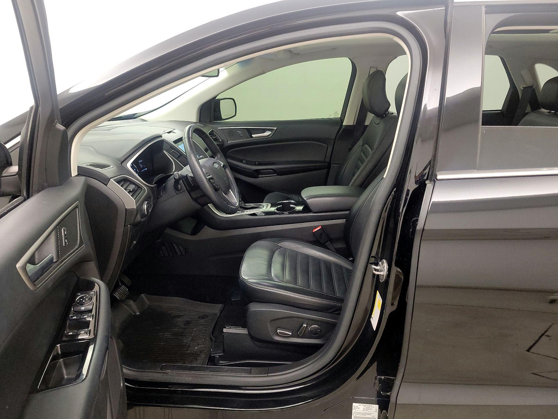 Thumbnail: 2017 Ford Edge - 11