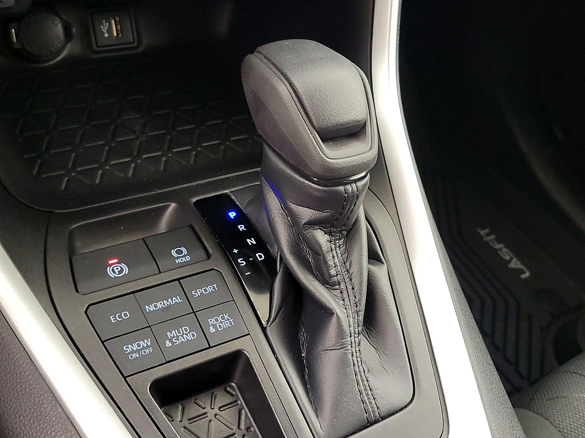 Thumbnail: 2023 Toyota RAV4 - 17