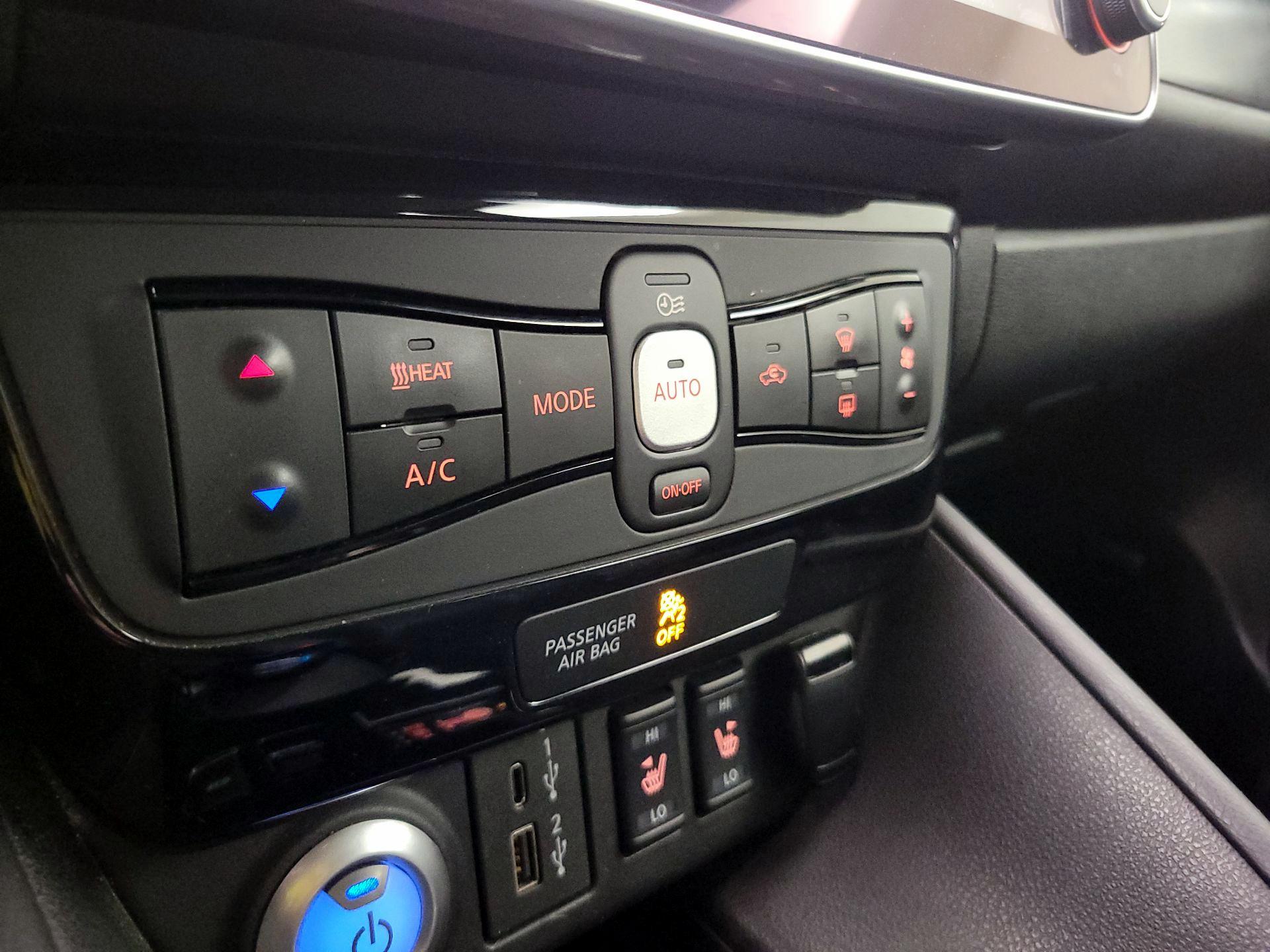 Thumbnail: 2020 Nissan Leaf - 17