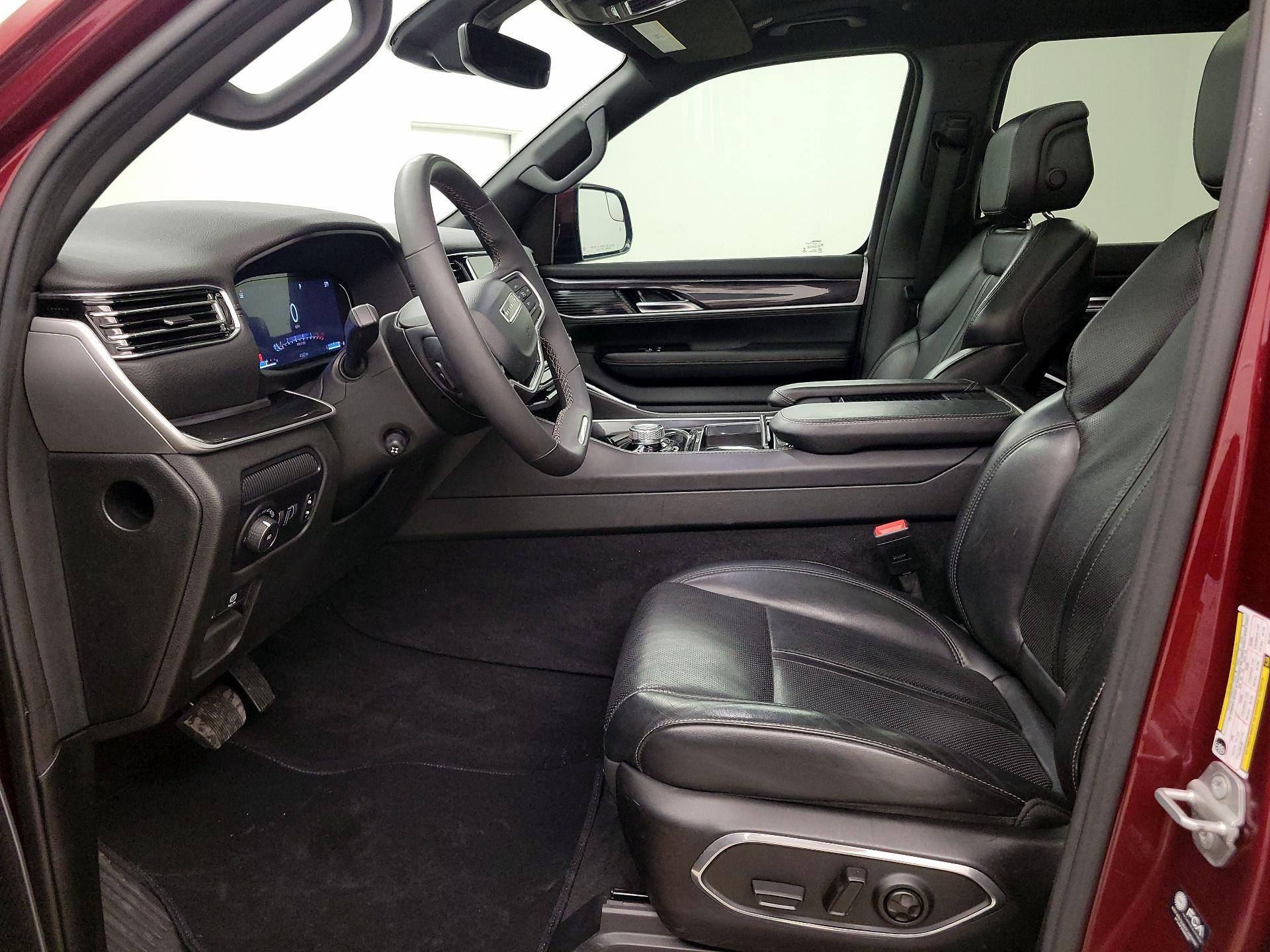 Thumbnail: 2022 Jeep Wagoneer - 11