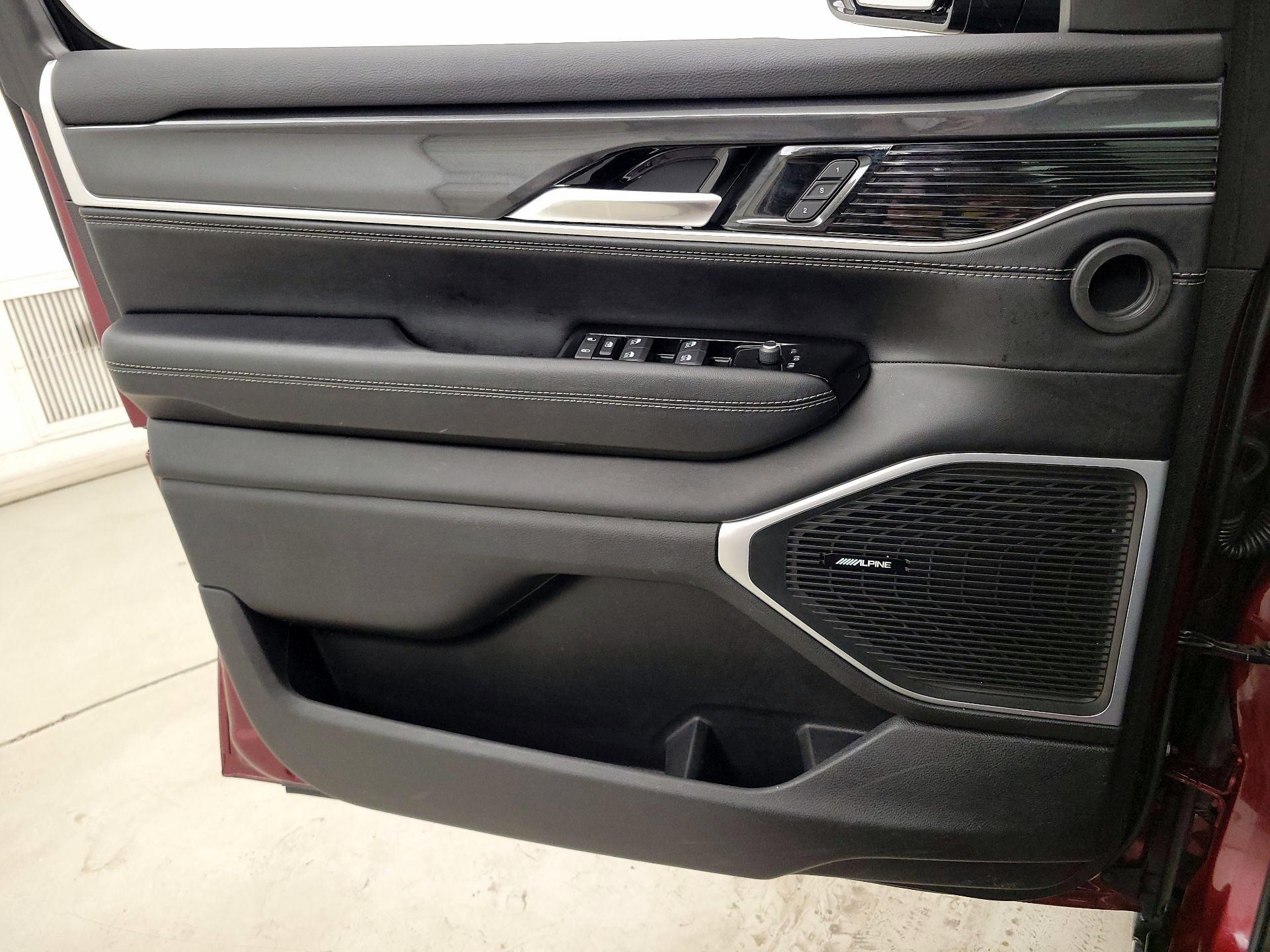 Thumbnail: 2022 Jeep Wagoneer - 12