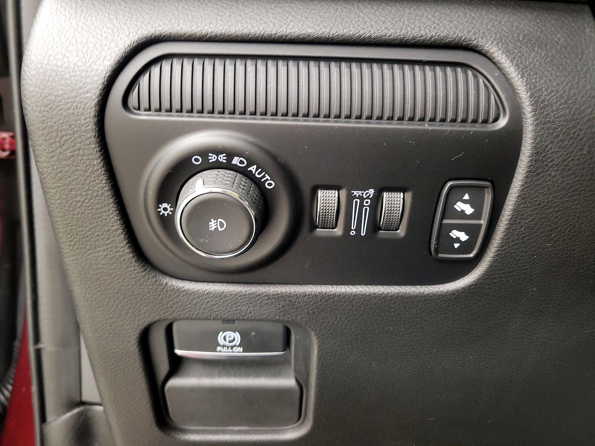 Thumbnail: 2022 Jeep Wagoneer - 13