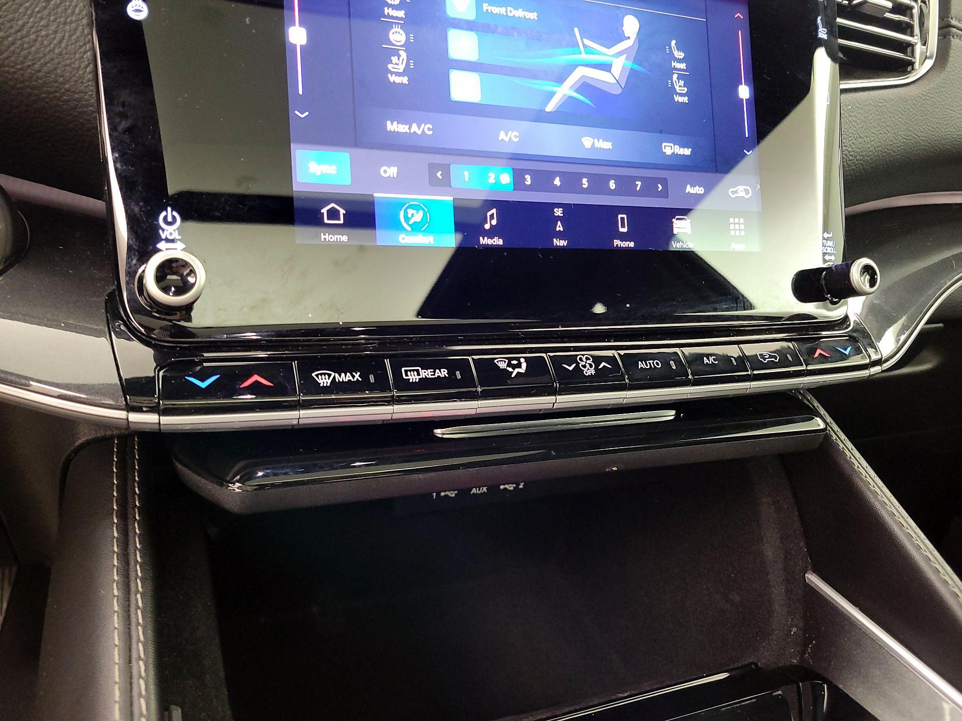 Thumbnail: 2022 Jeep Wagoneer - 17