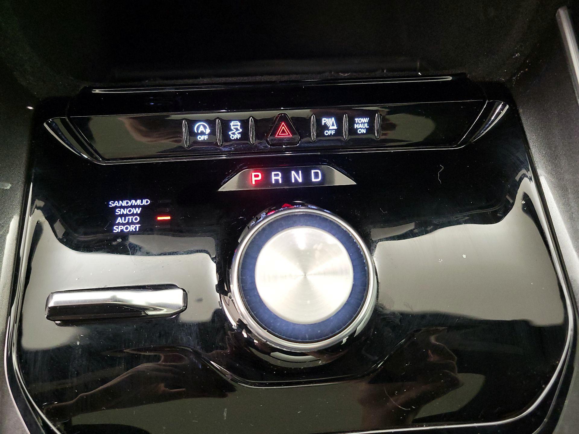 Thumbnail: 2022 Jeep Wagoneer - 18