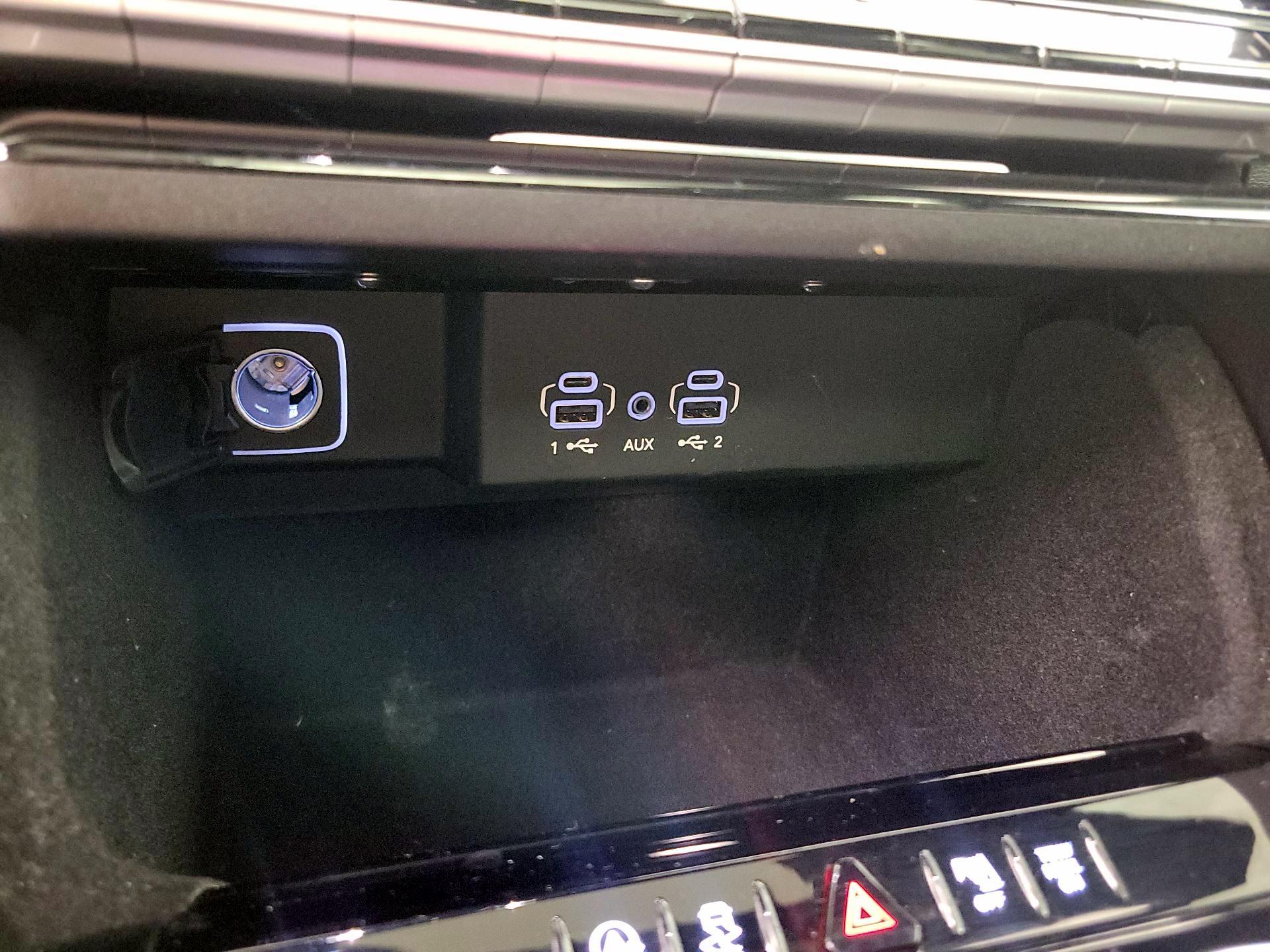 Thumbnail: 2022 Jeep Wagoneer - 19