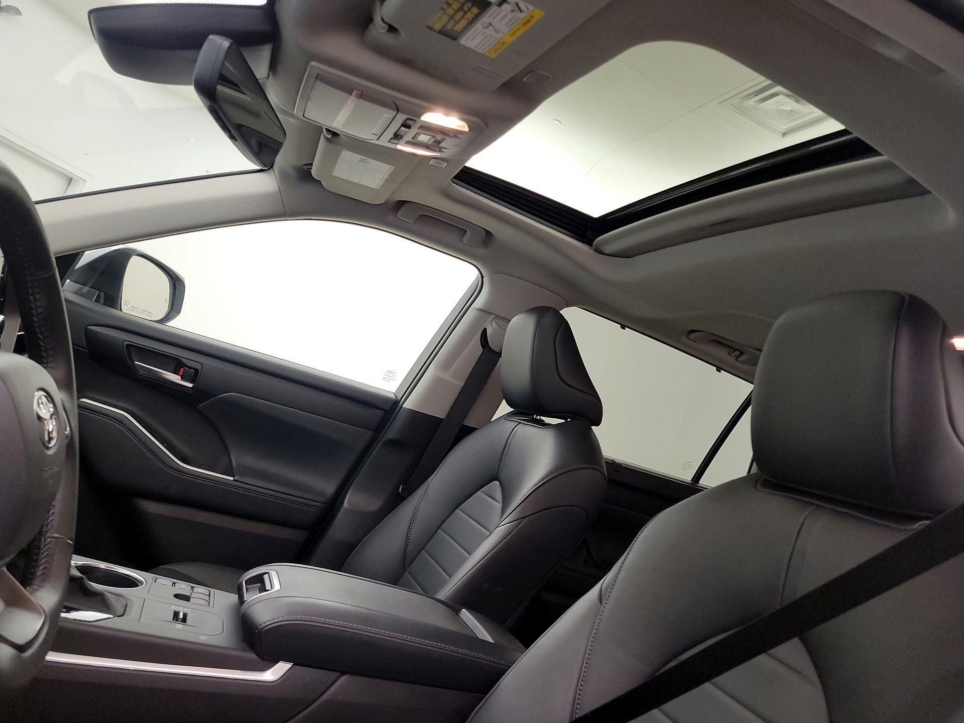 Thumbnail: 2023 Toyota Highlander - 19