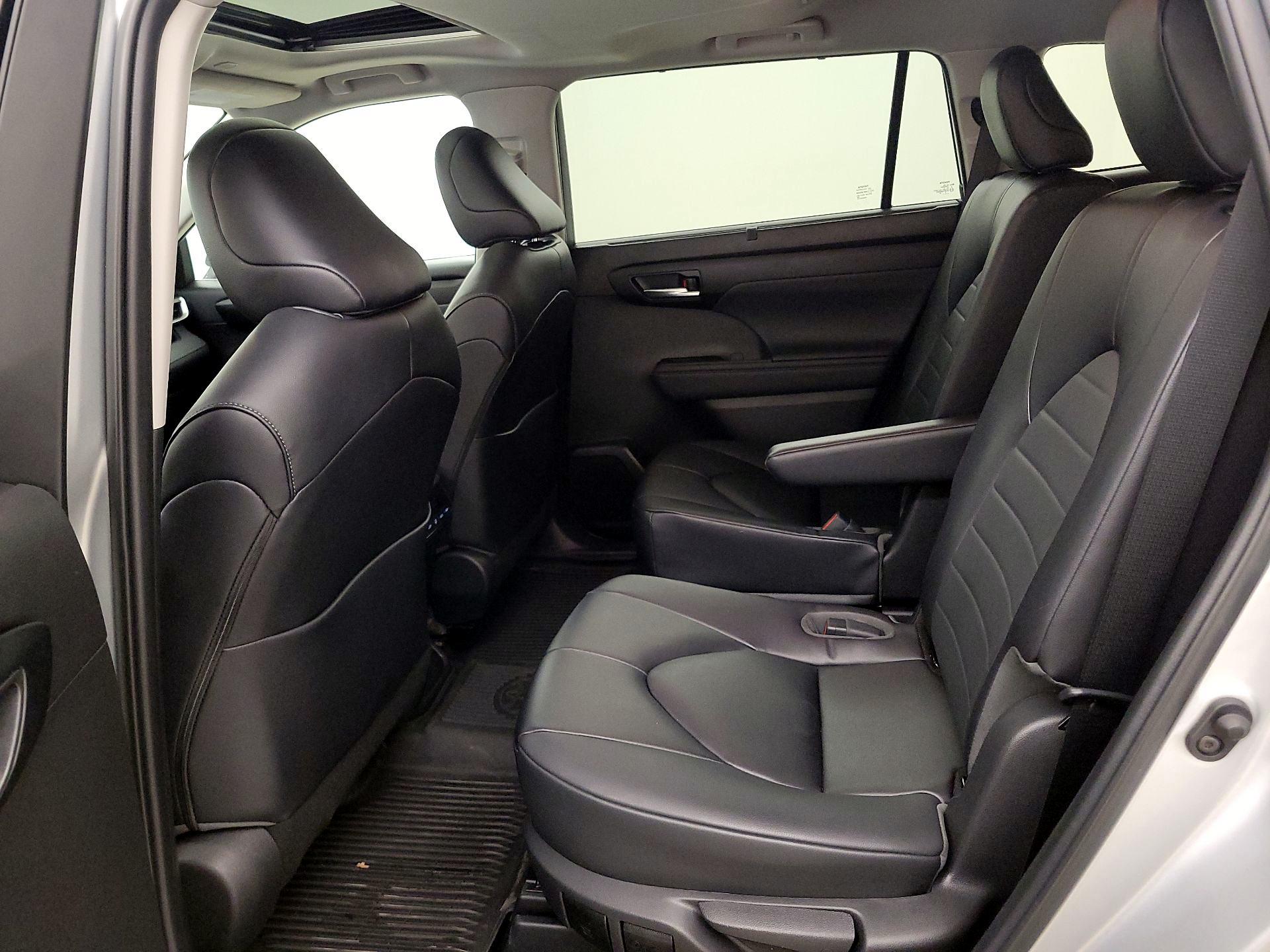 Thumbnail: 2023 Toyota Highlander - 20