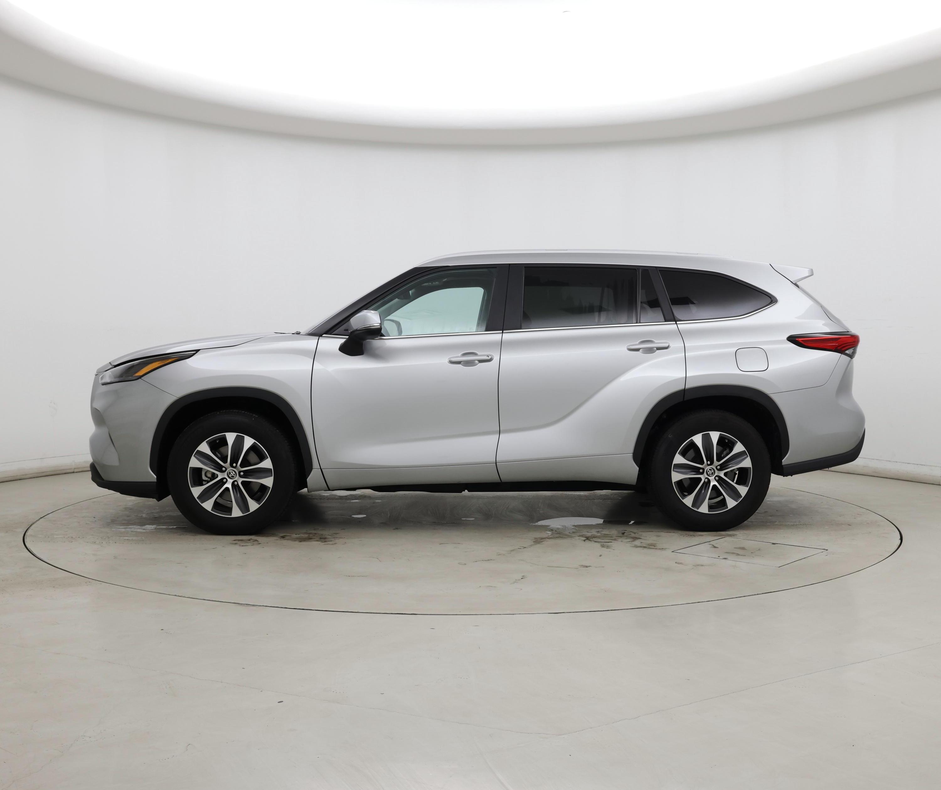 Thumbnail: 2023 Toyota Highlander - 3