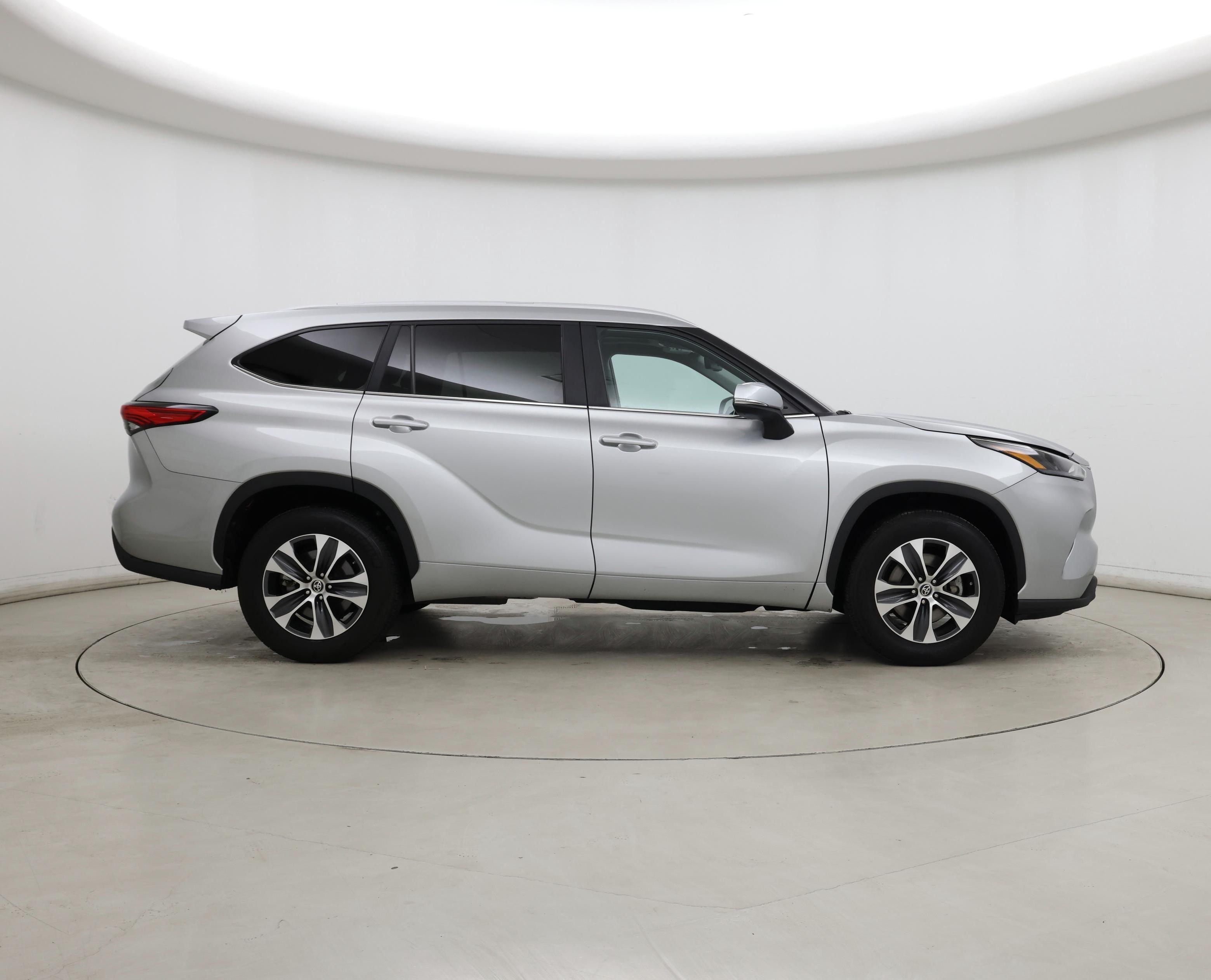 Thumbnail: 2023 Toyota Highlander - 7