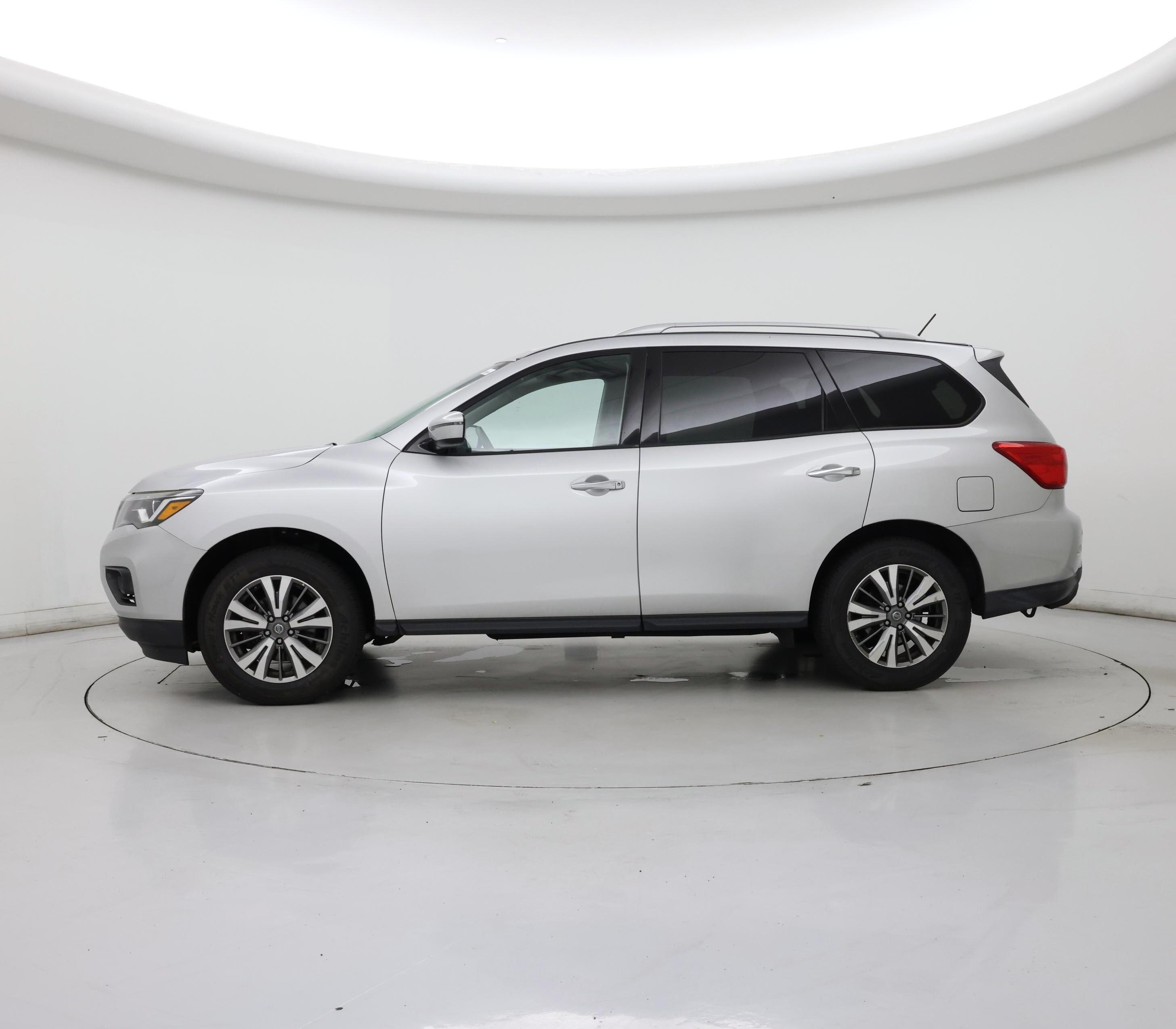 Thumbnail: 2018 Nissan Pathfinder - 3